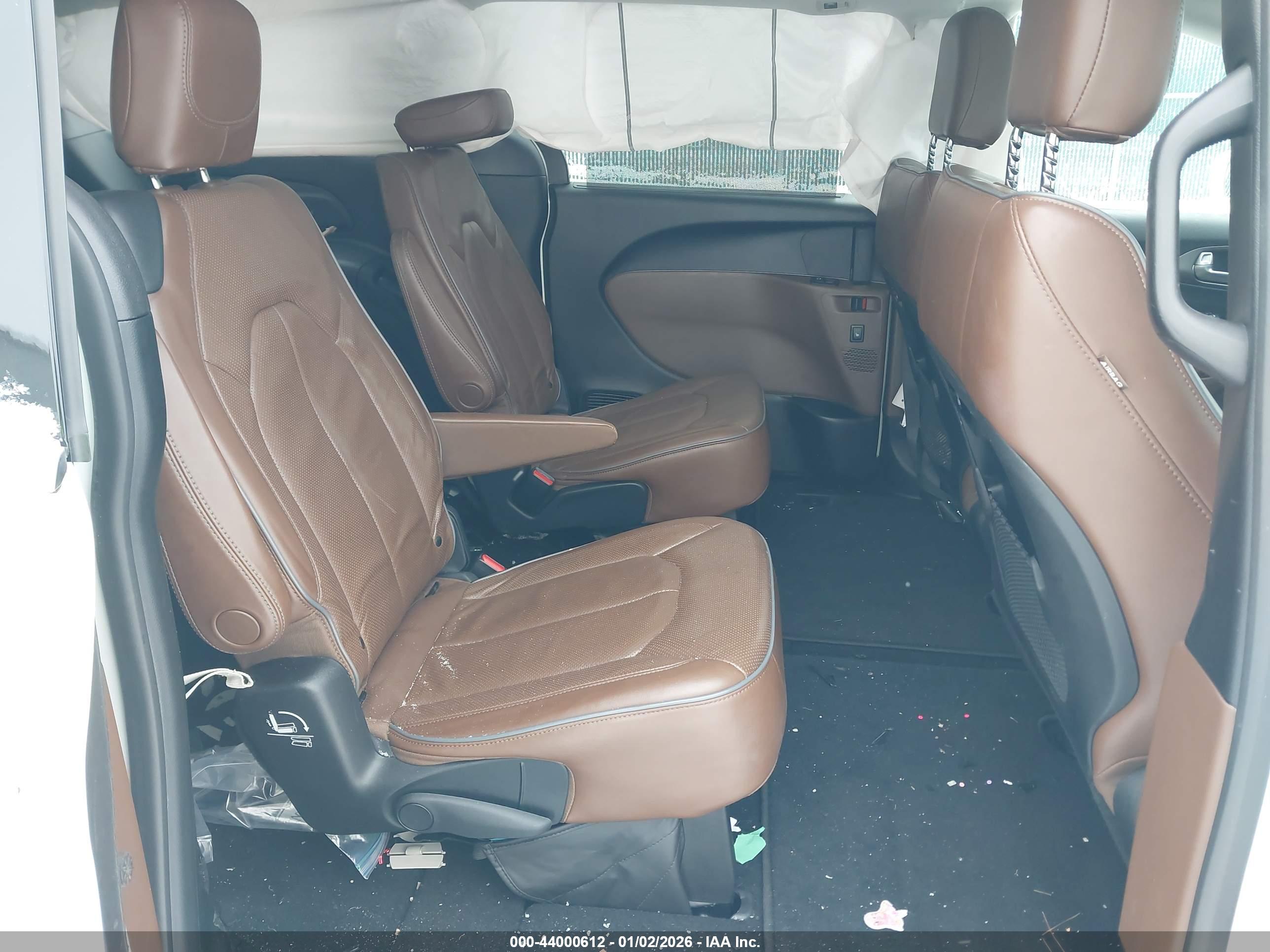 CHRYSLER PACIFICA image 8