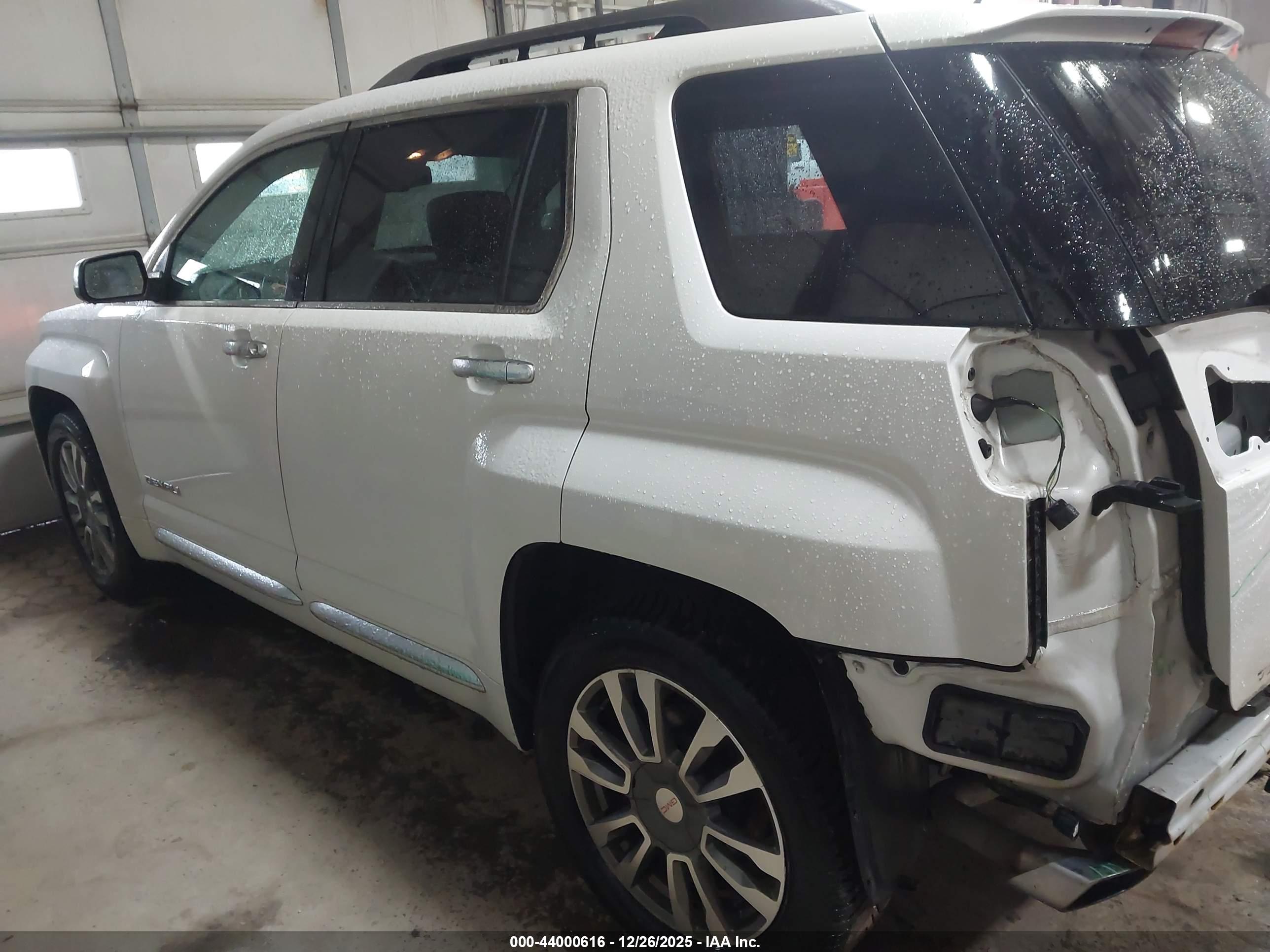 GMC TERRAIN image 3