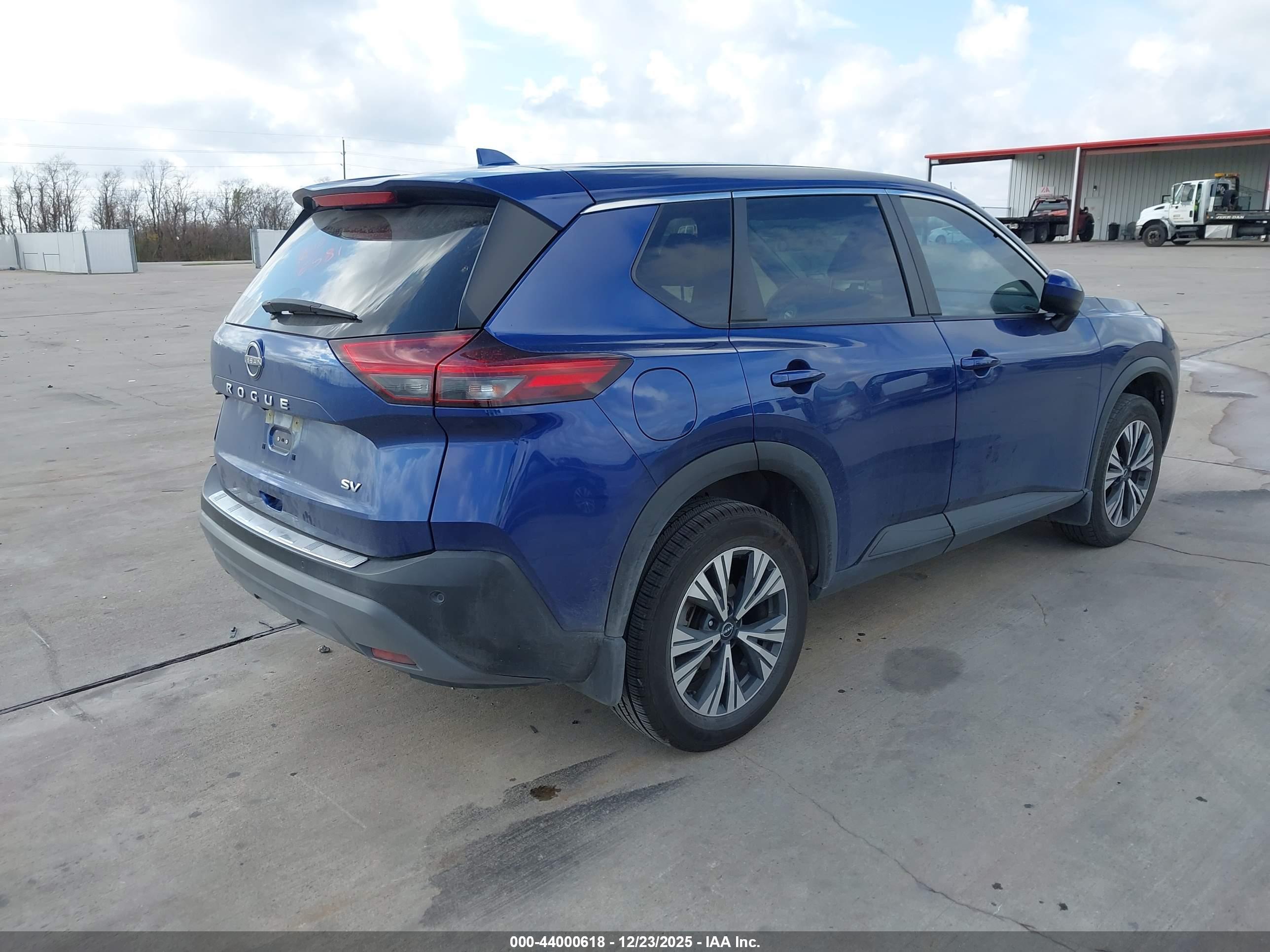 NISSAN ROGUE image 4