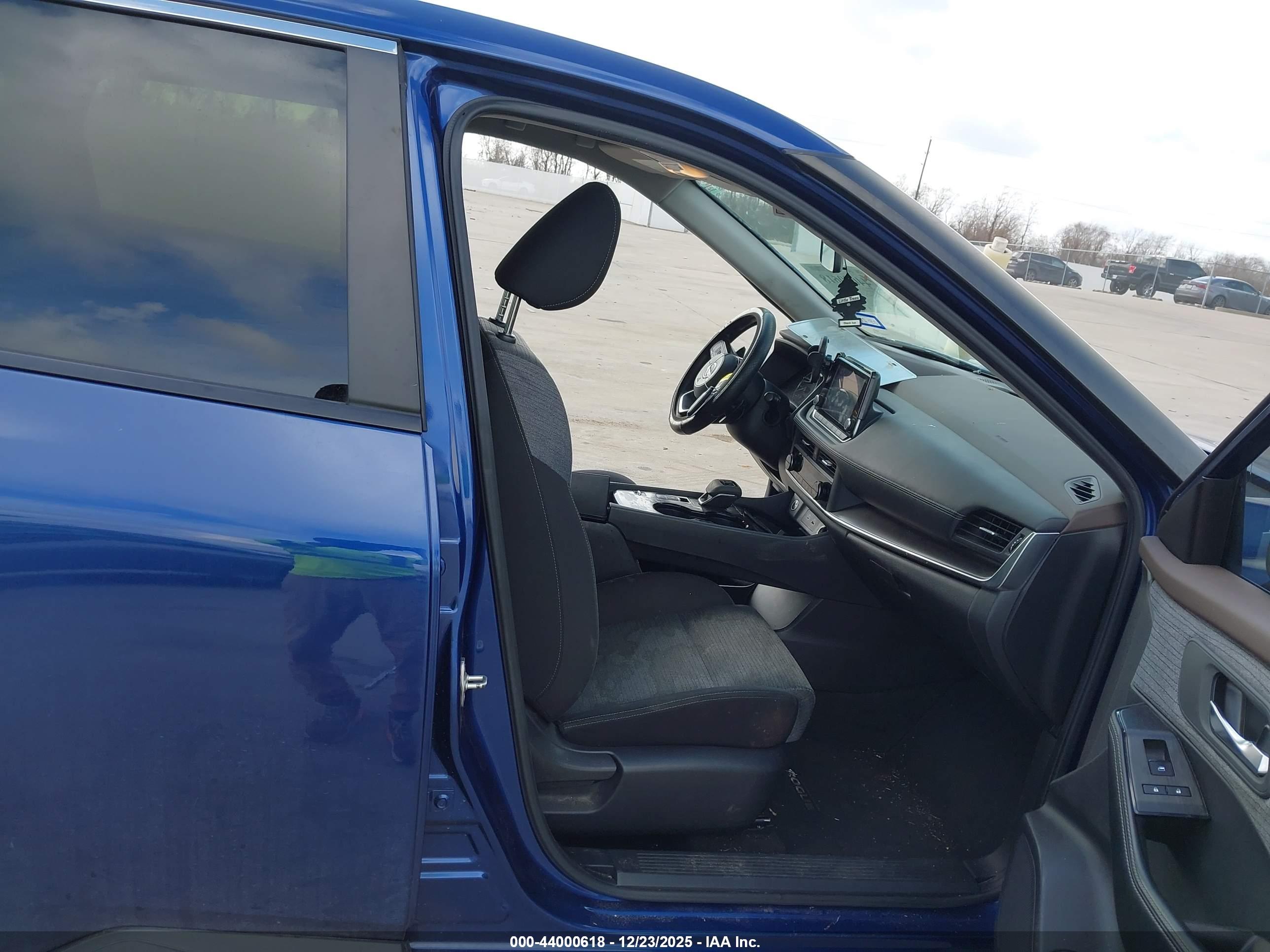 NISSAN ROGUE image 5