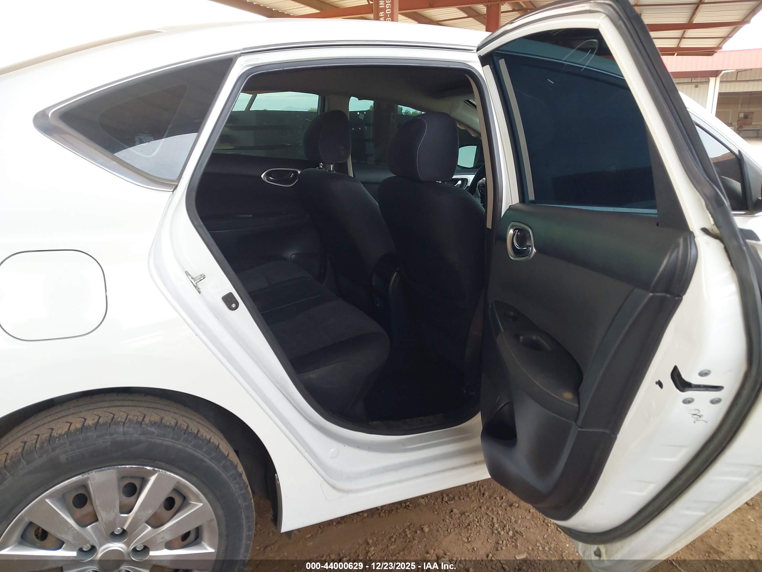 NISSAN SENTRA image 8