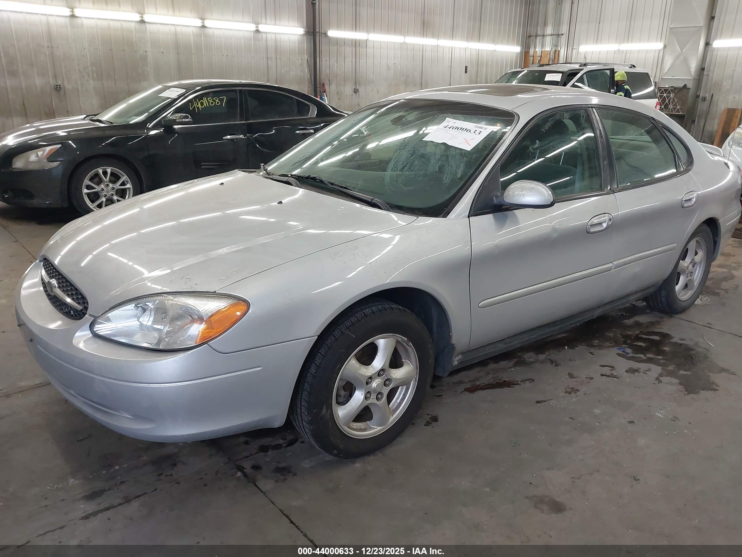 FORD TAURUS image 2