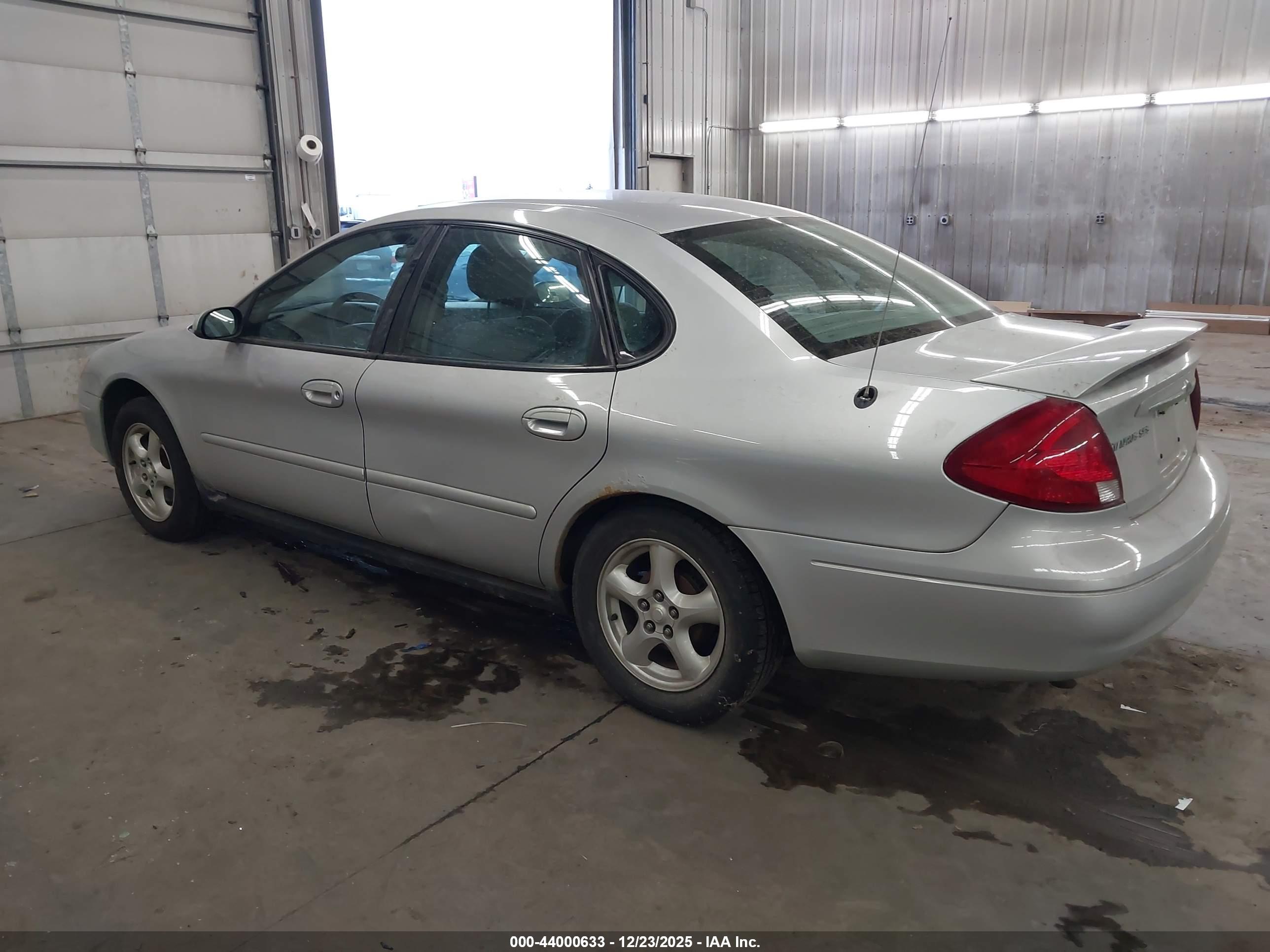 FORD TAURUS image 3