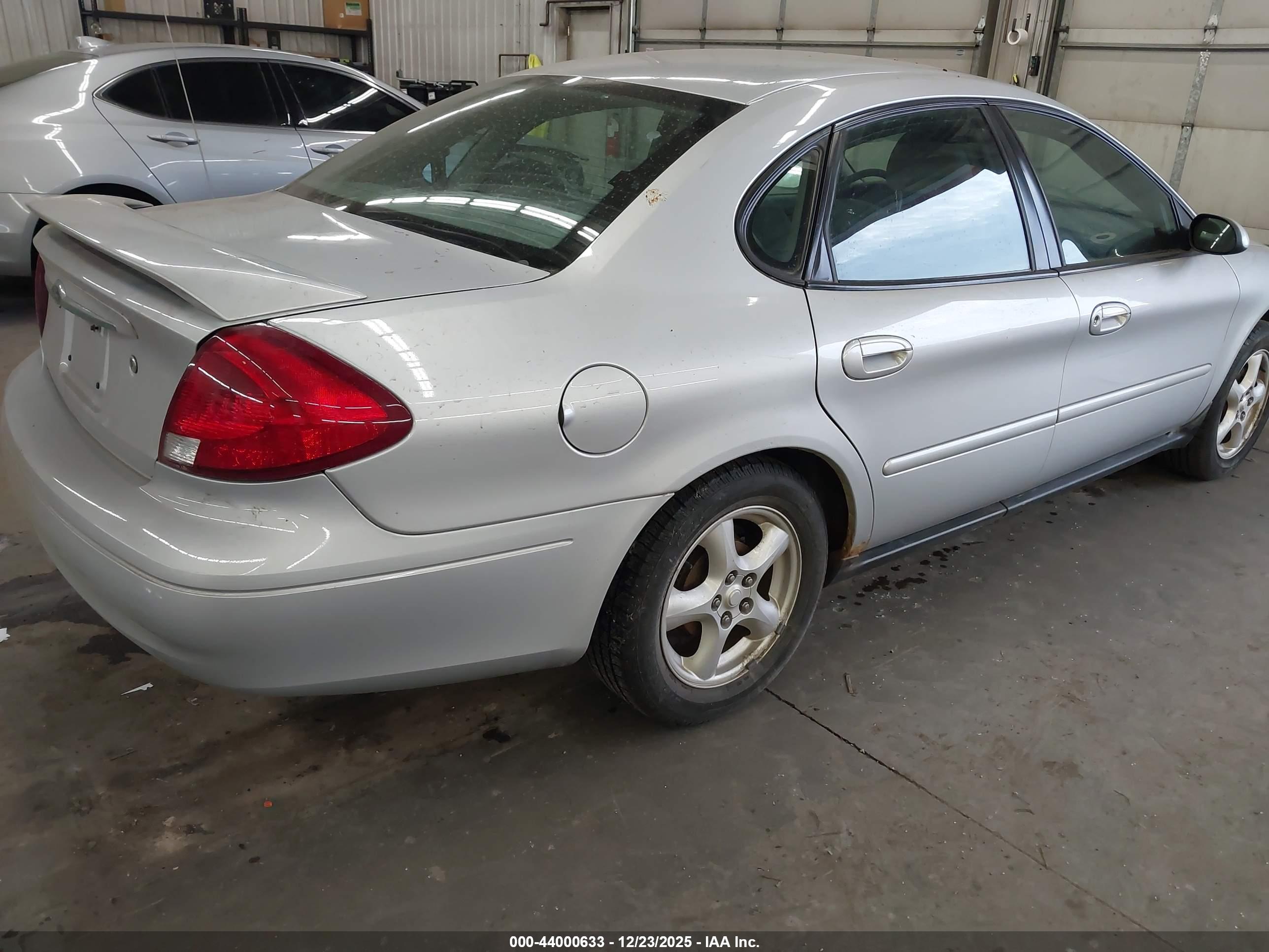 FORD TAURUS image 4