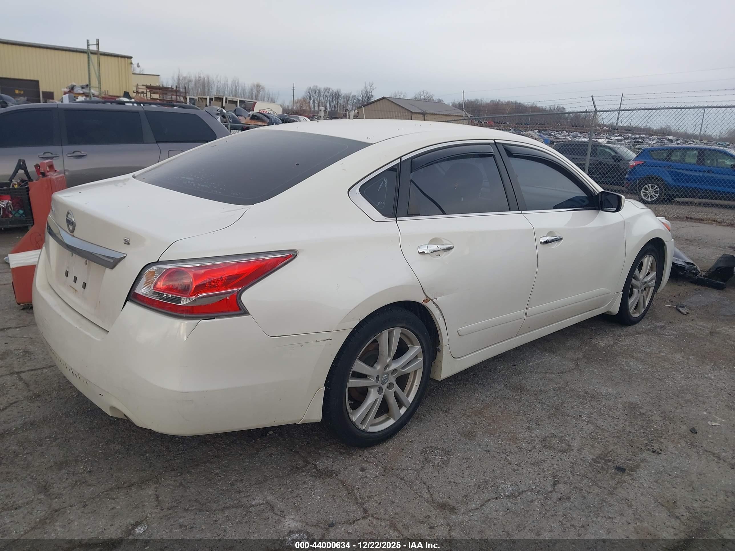 NISSAN ALTIMA image 4