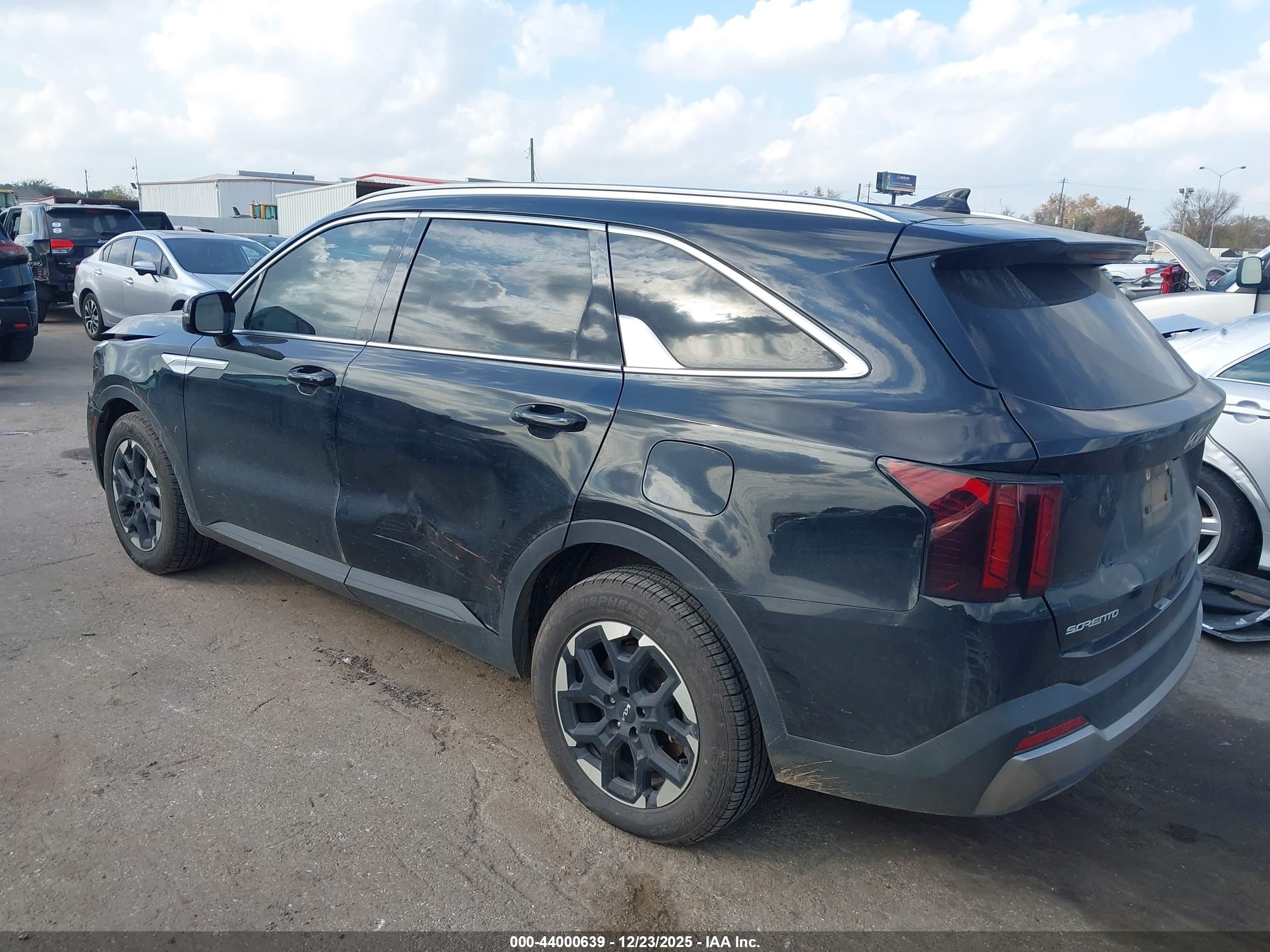 KIA SORENTO image 3