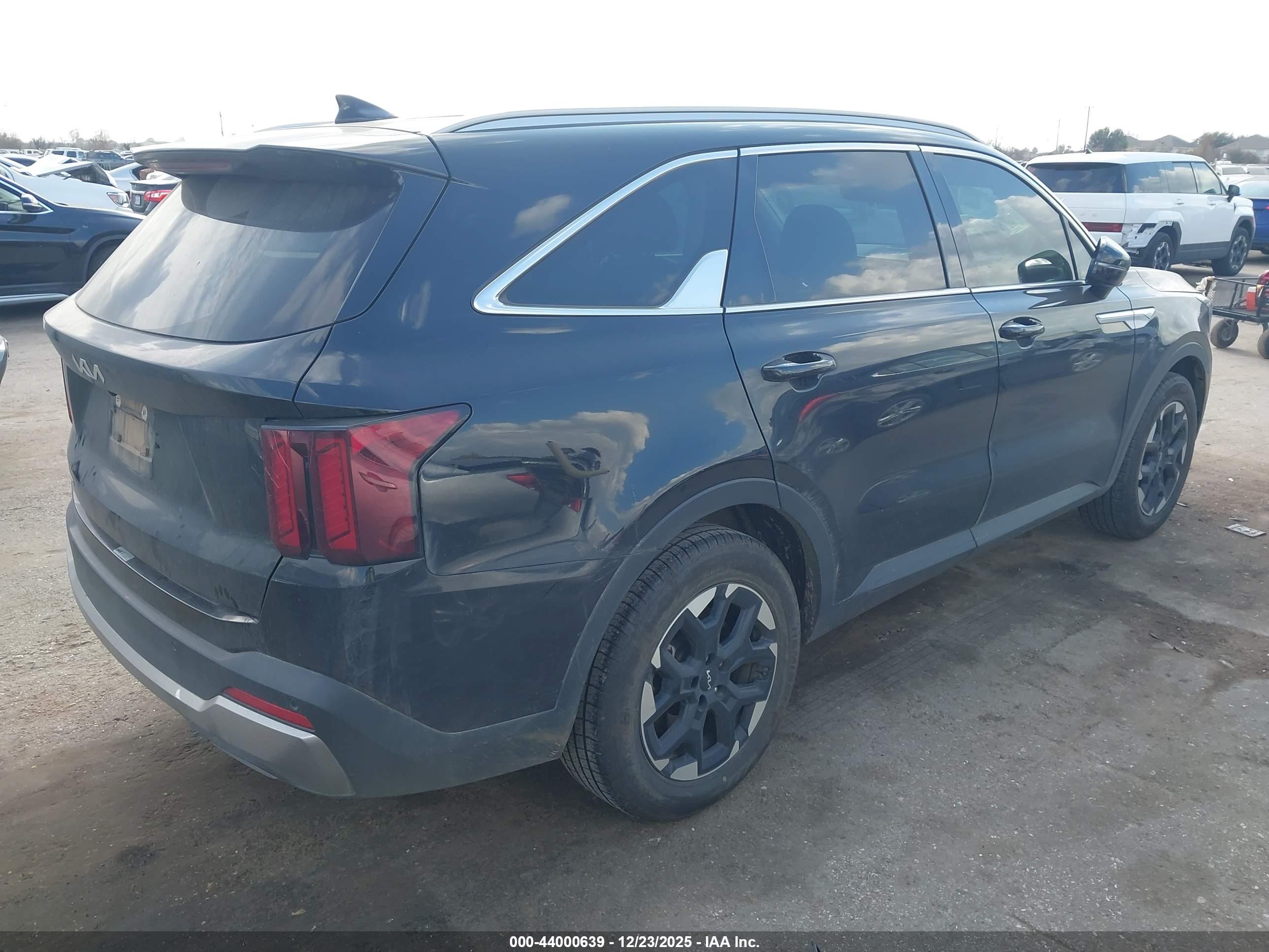 KIA SORENTO image 4
