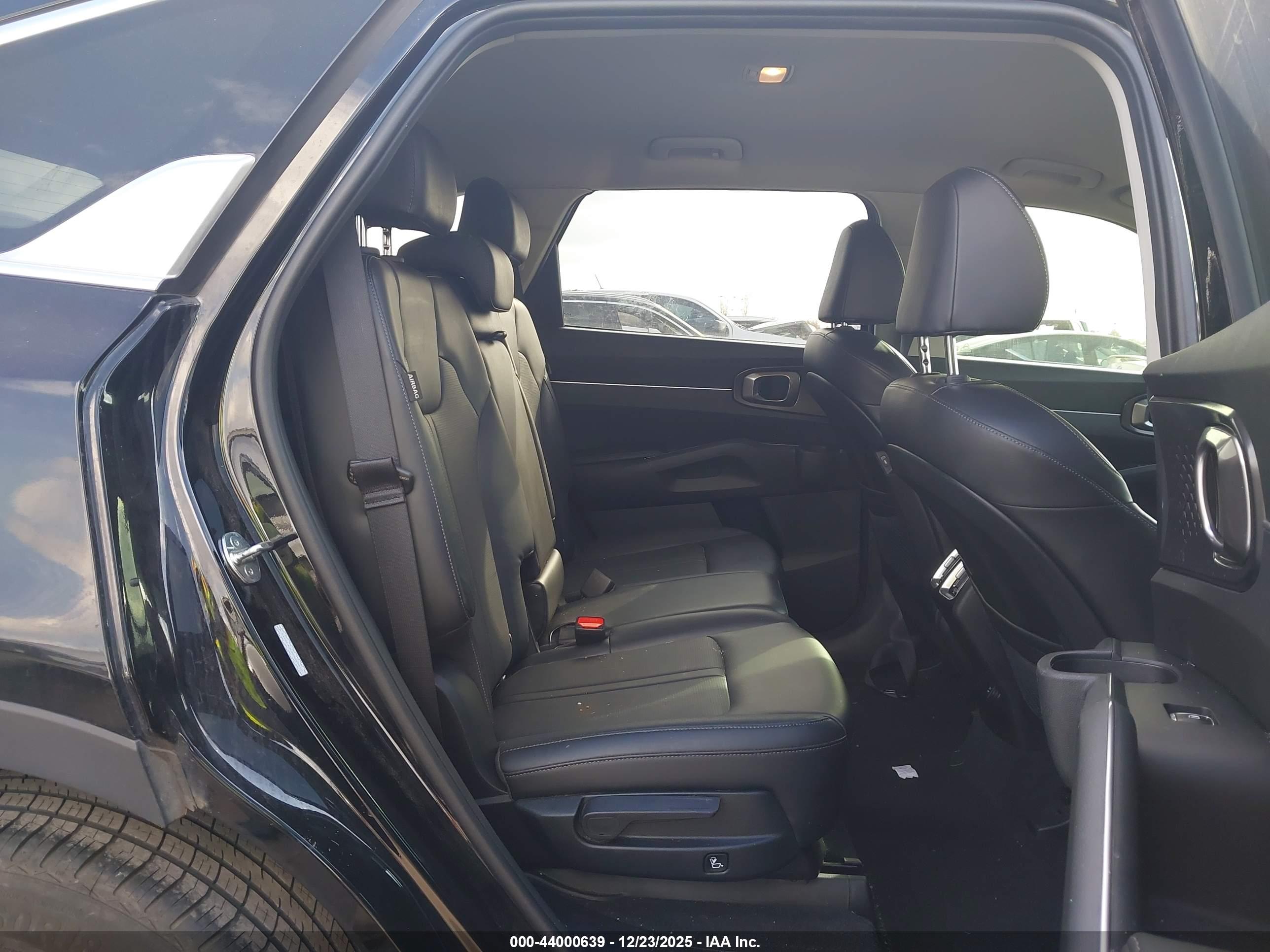 KIA SORENTO image 8