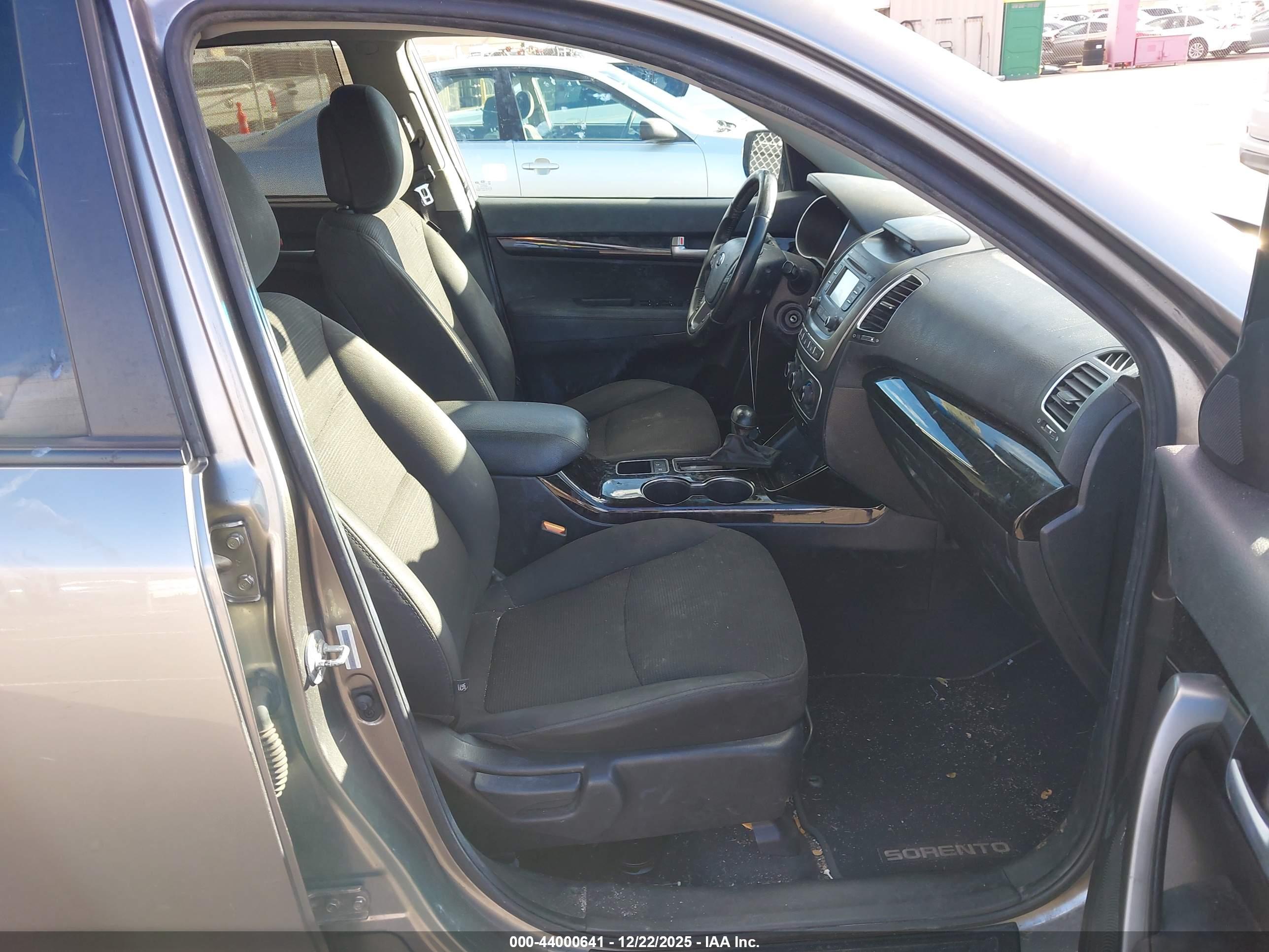 KIA SORENTO image 5