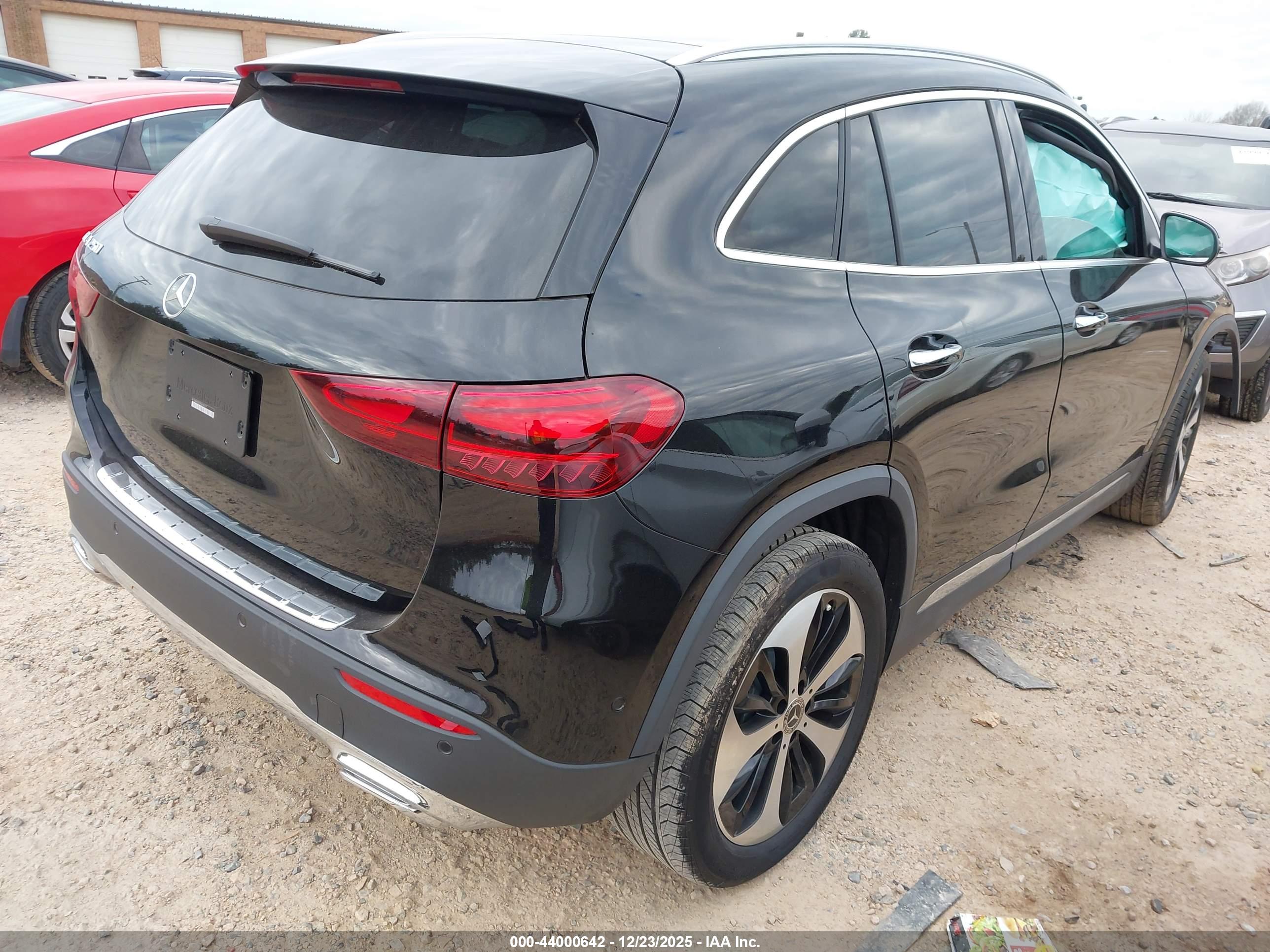 MERCEDES-BENZ GLA image 4