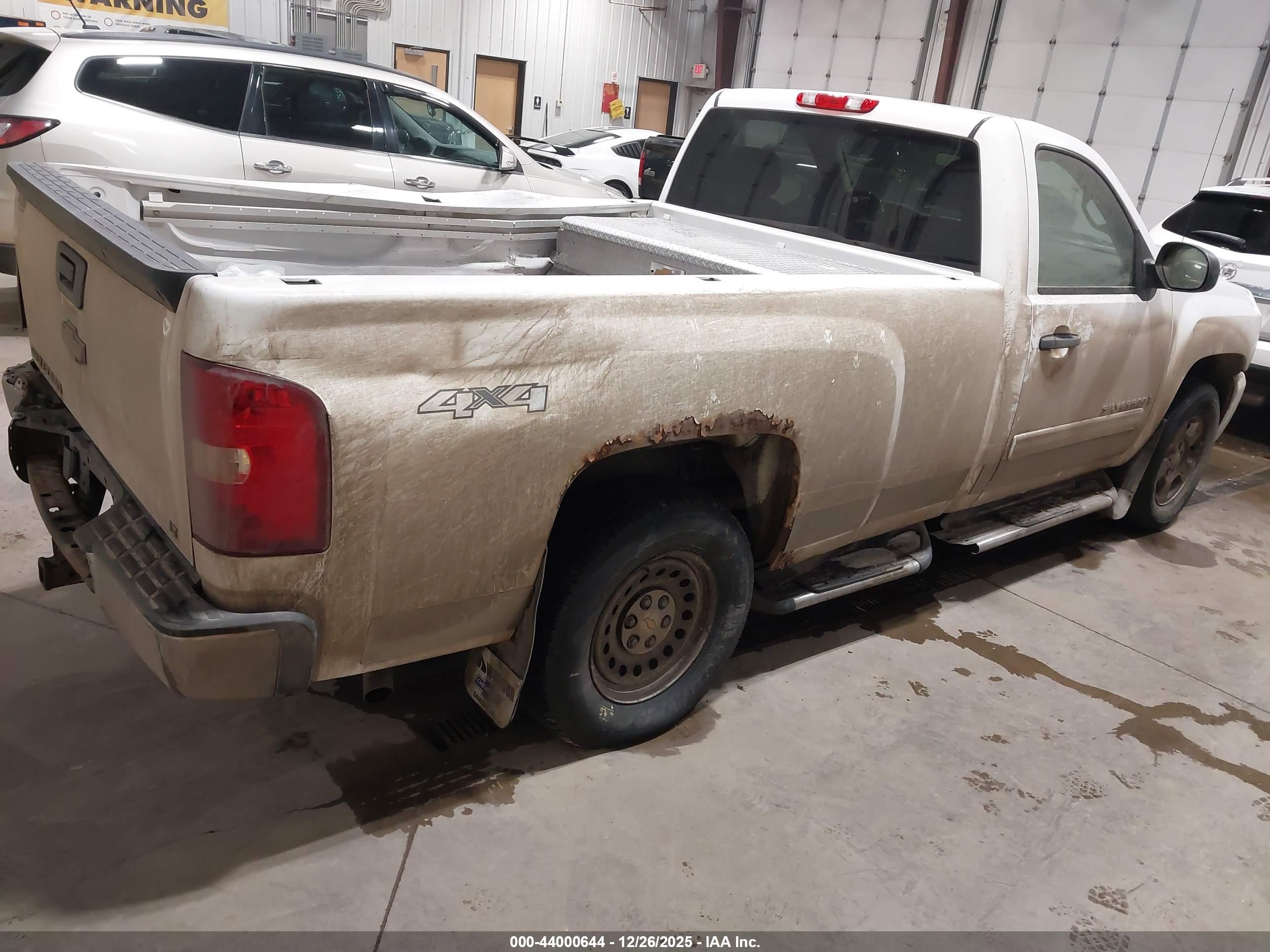 CHEVROLET SILVERADO image 4