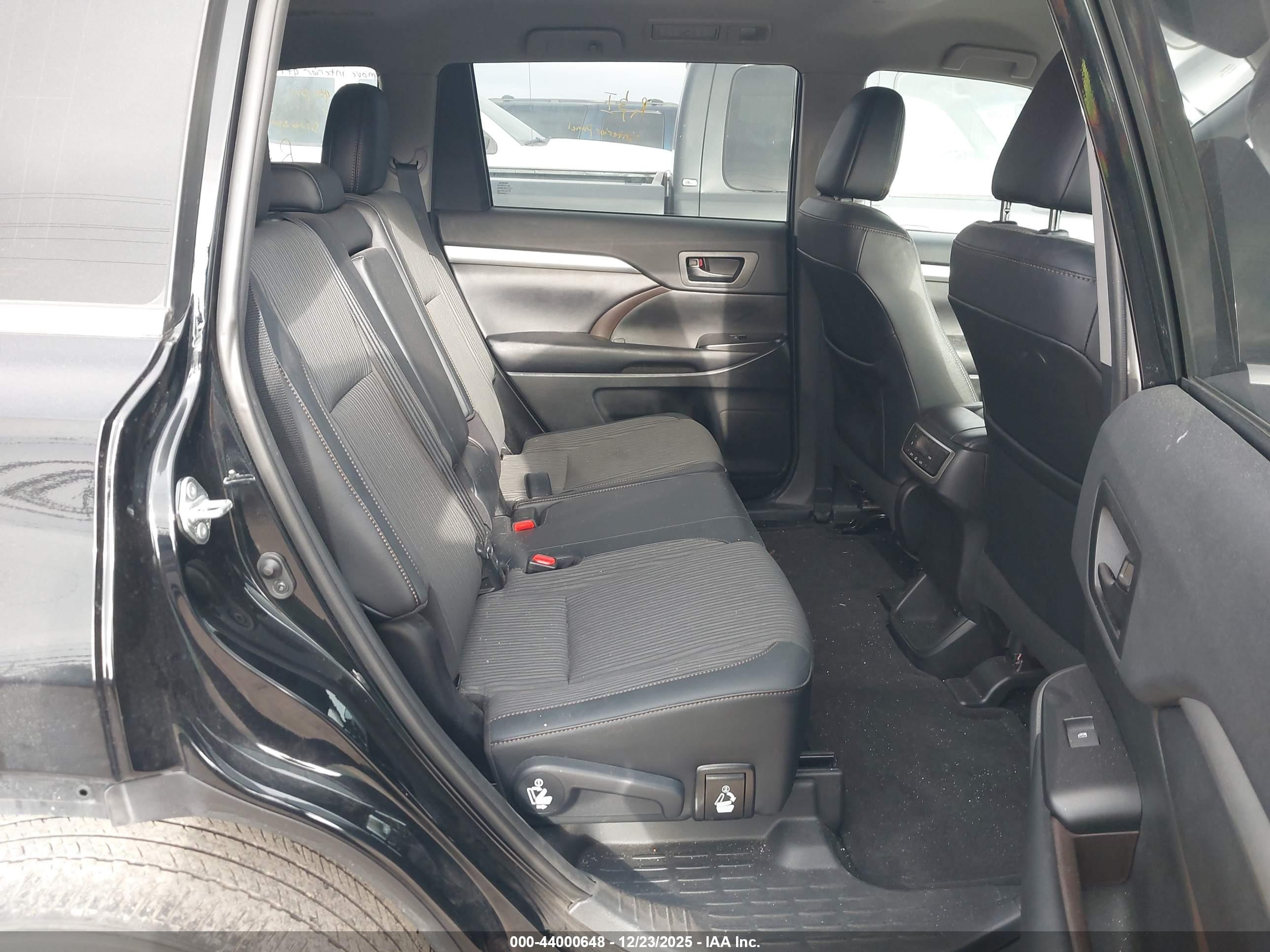 TOYOTA HIGHLANDER image 8