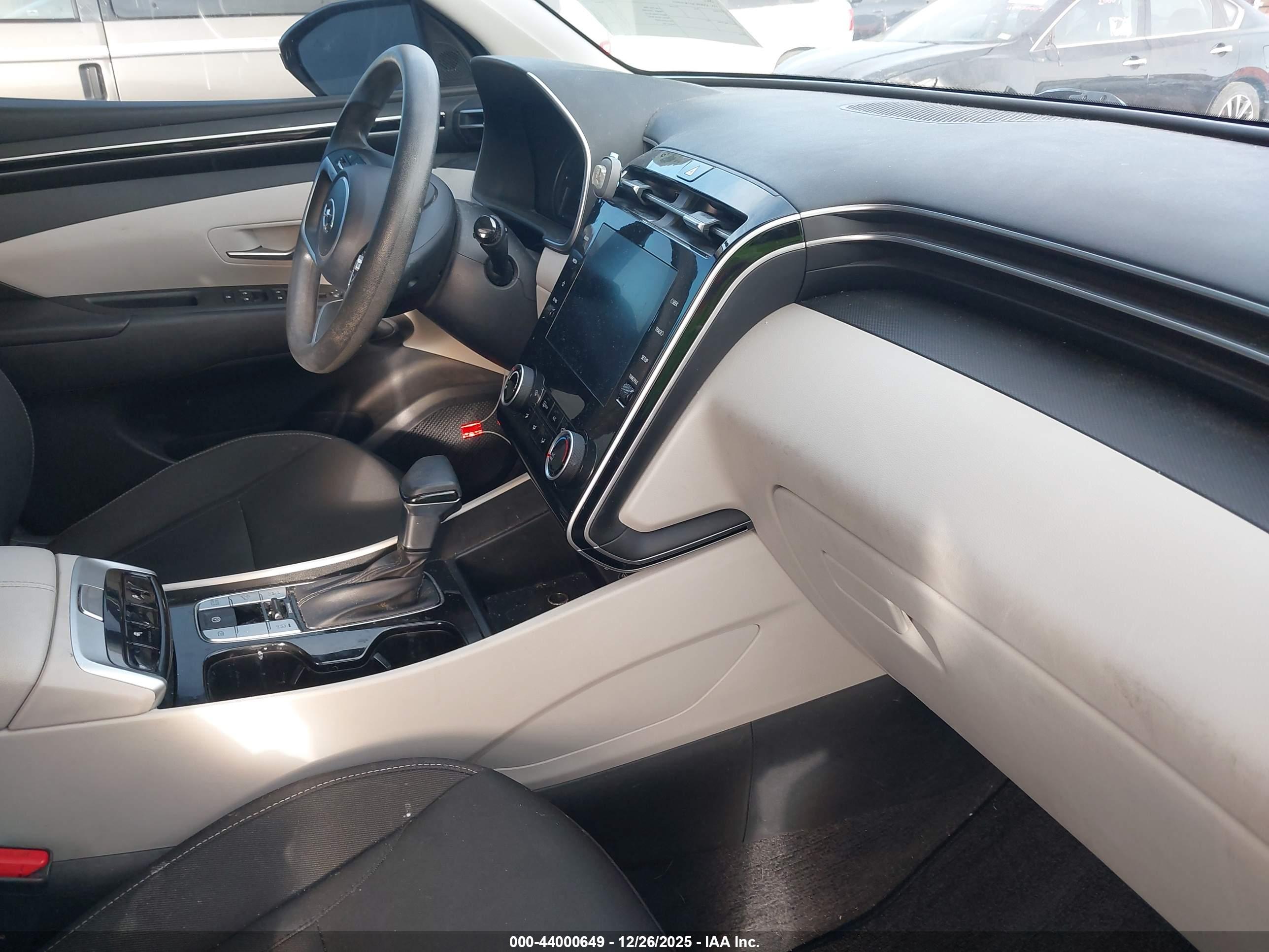 HYUNDAI TUCSON image 5