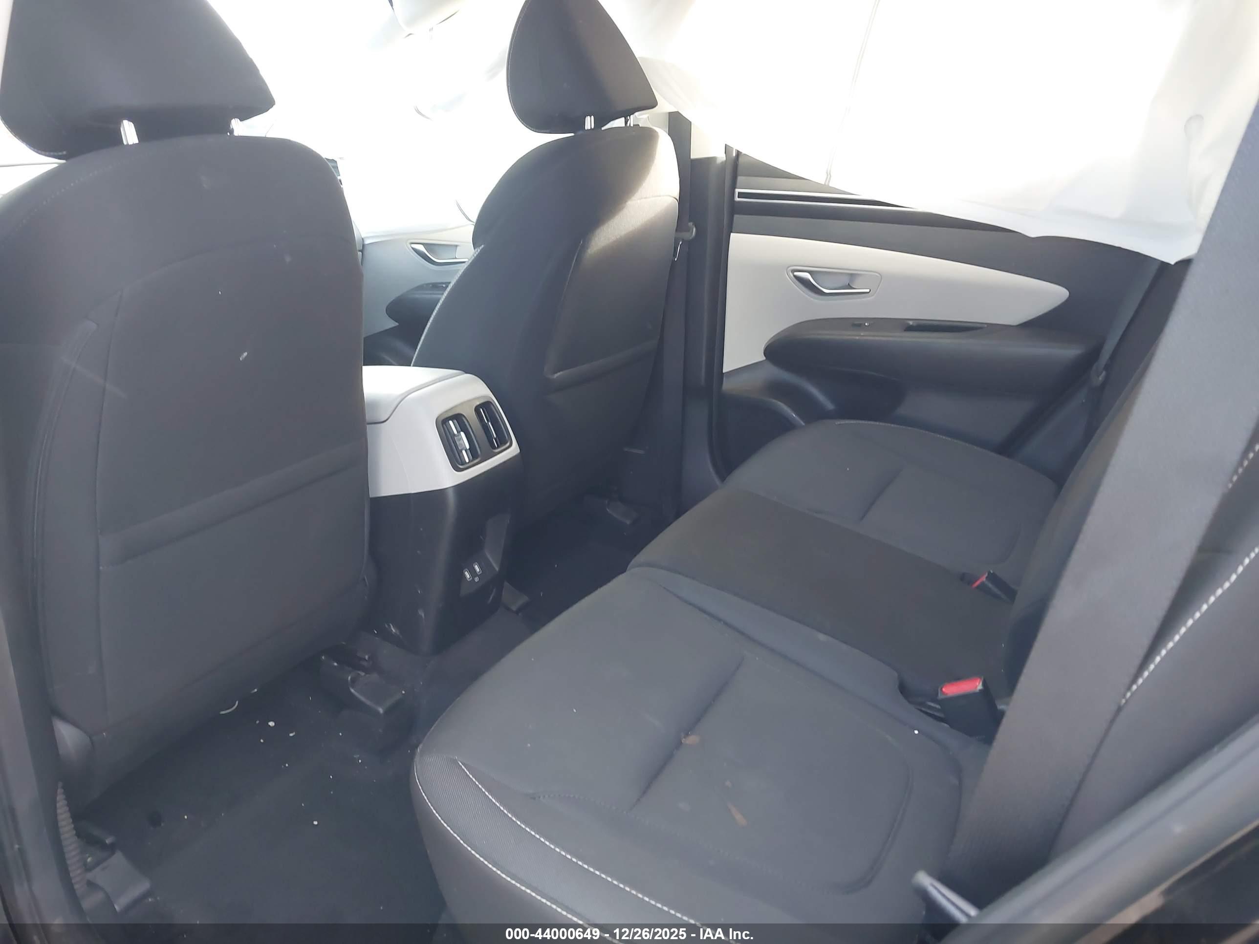 HYUNDAI TUCSON image 8