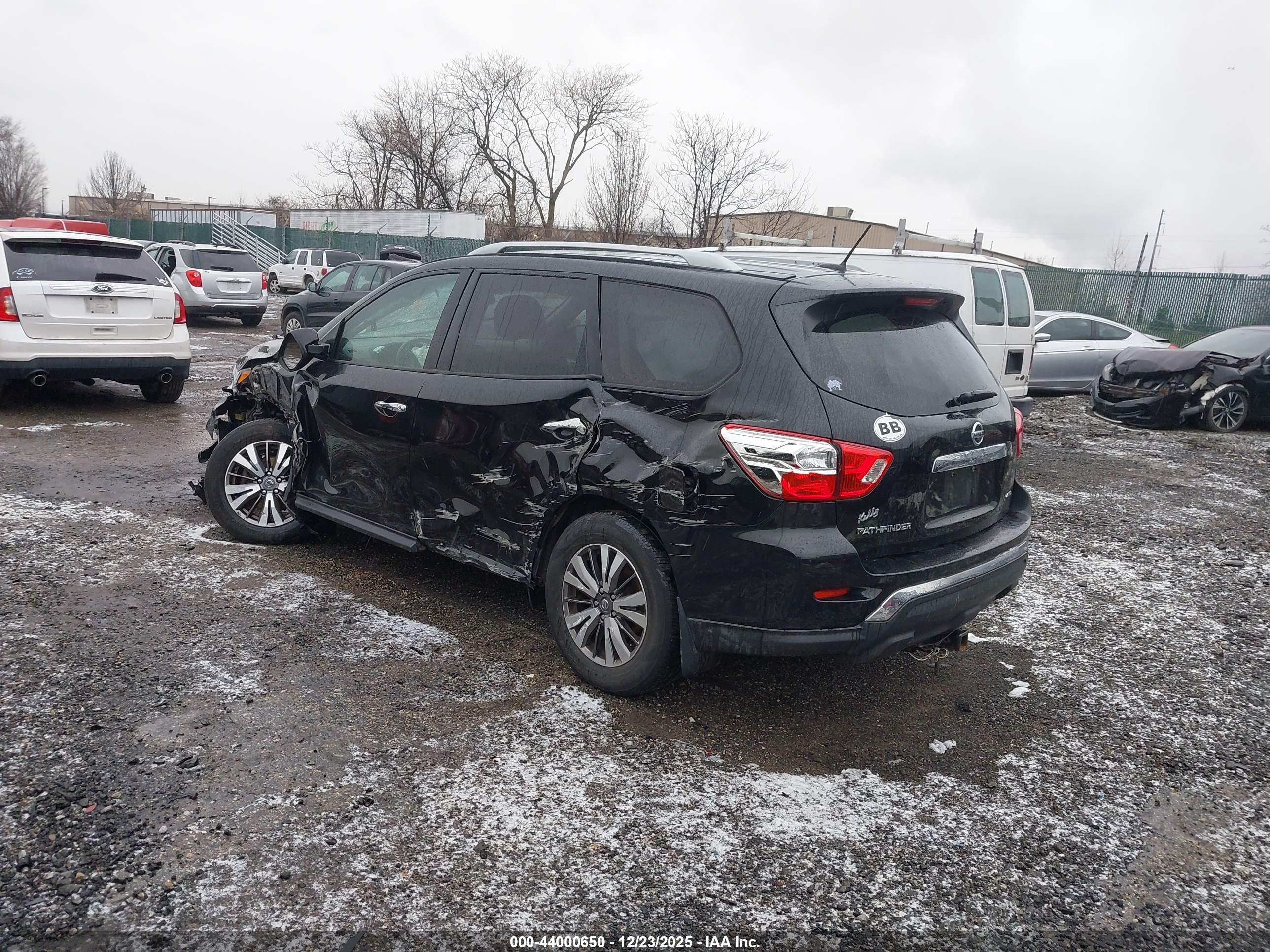 NISSAN PATHFINDER image 3