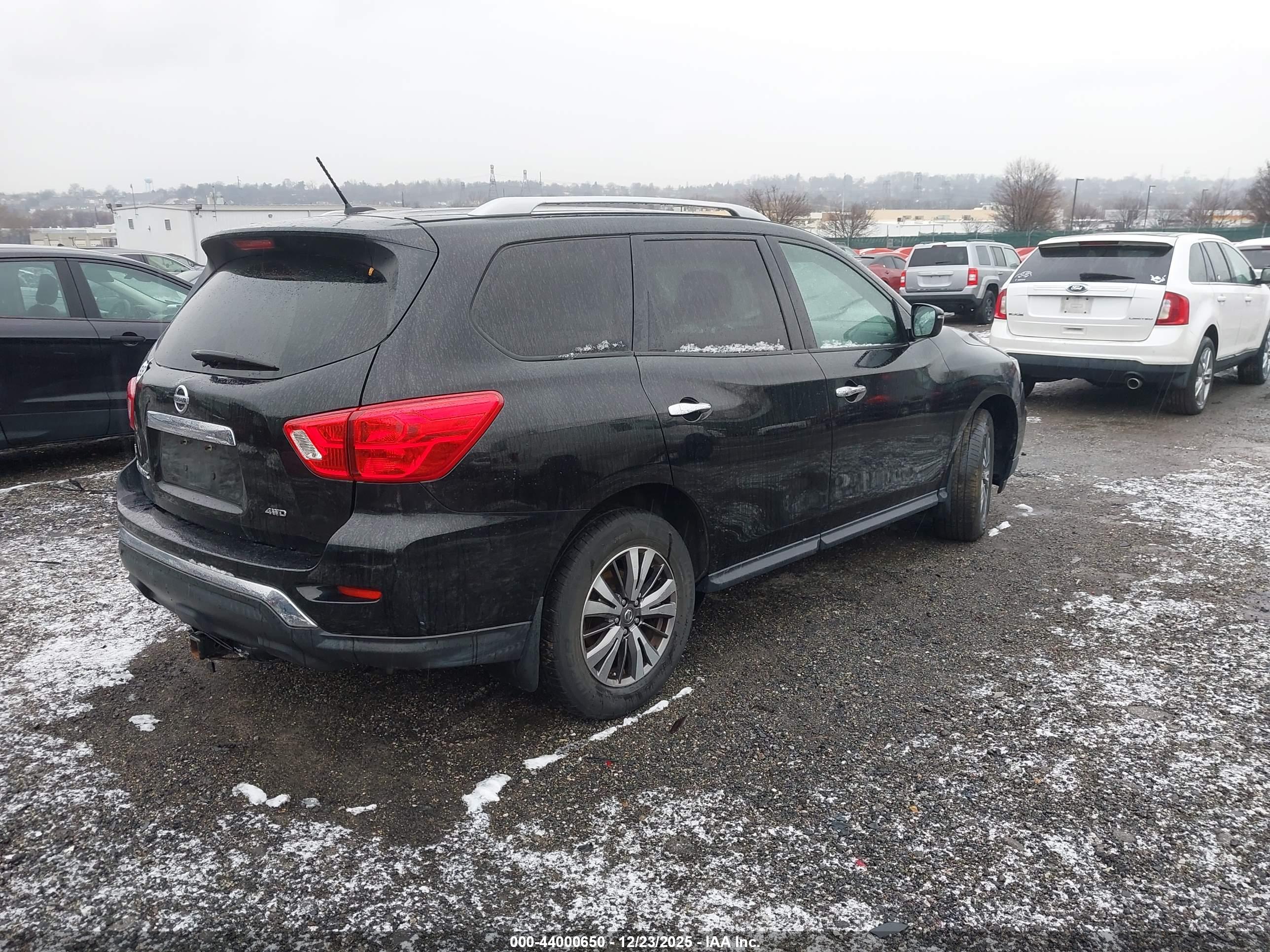 NISSAN PATHFINDER image 4