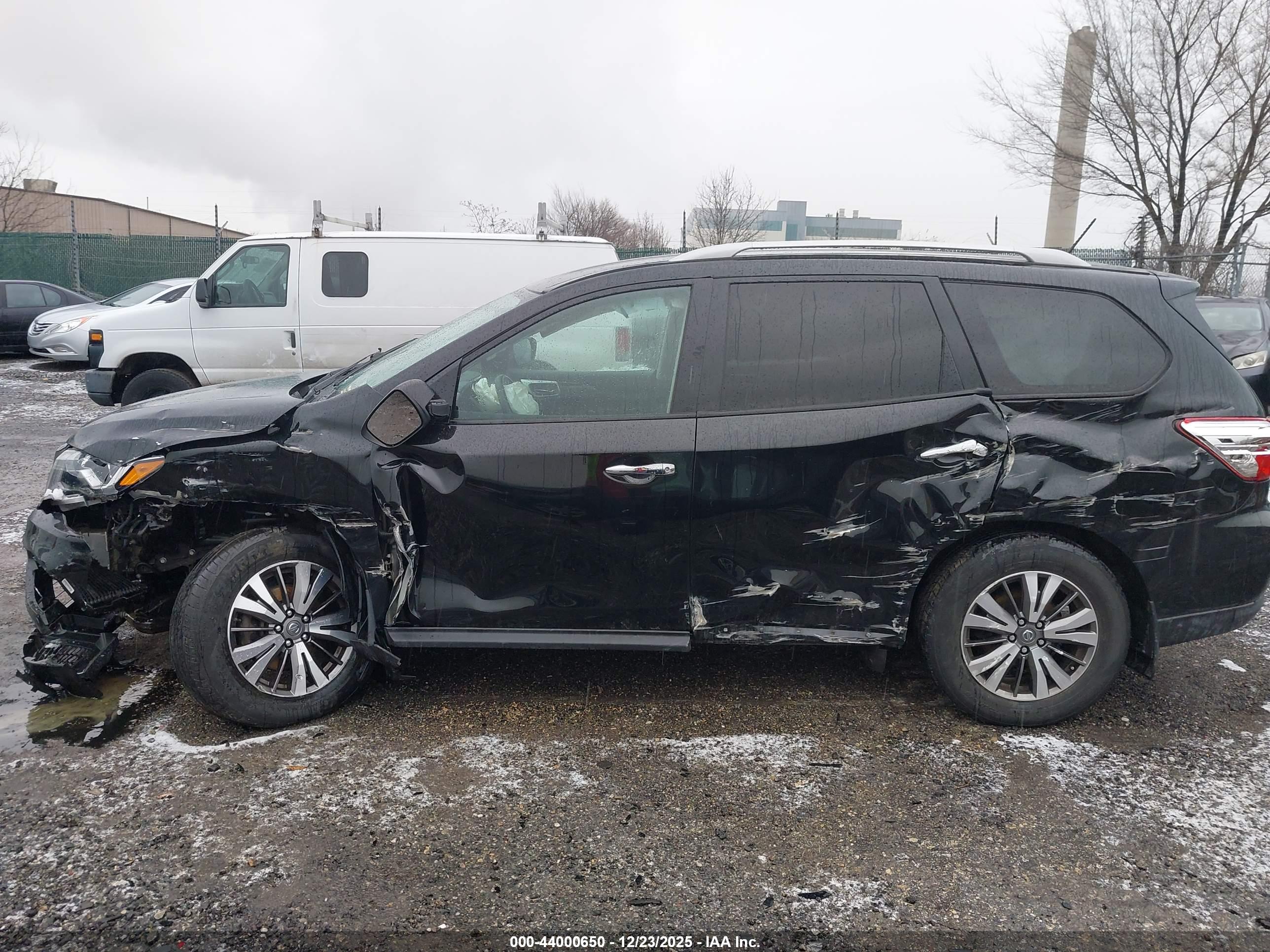 NISSAN PATHFINDER image 6