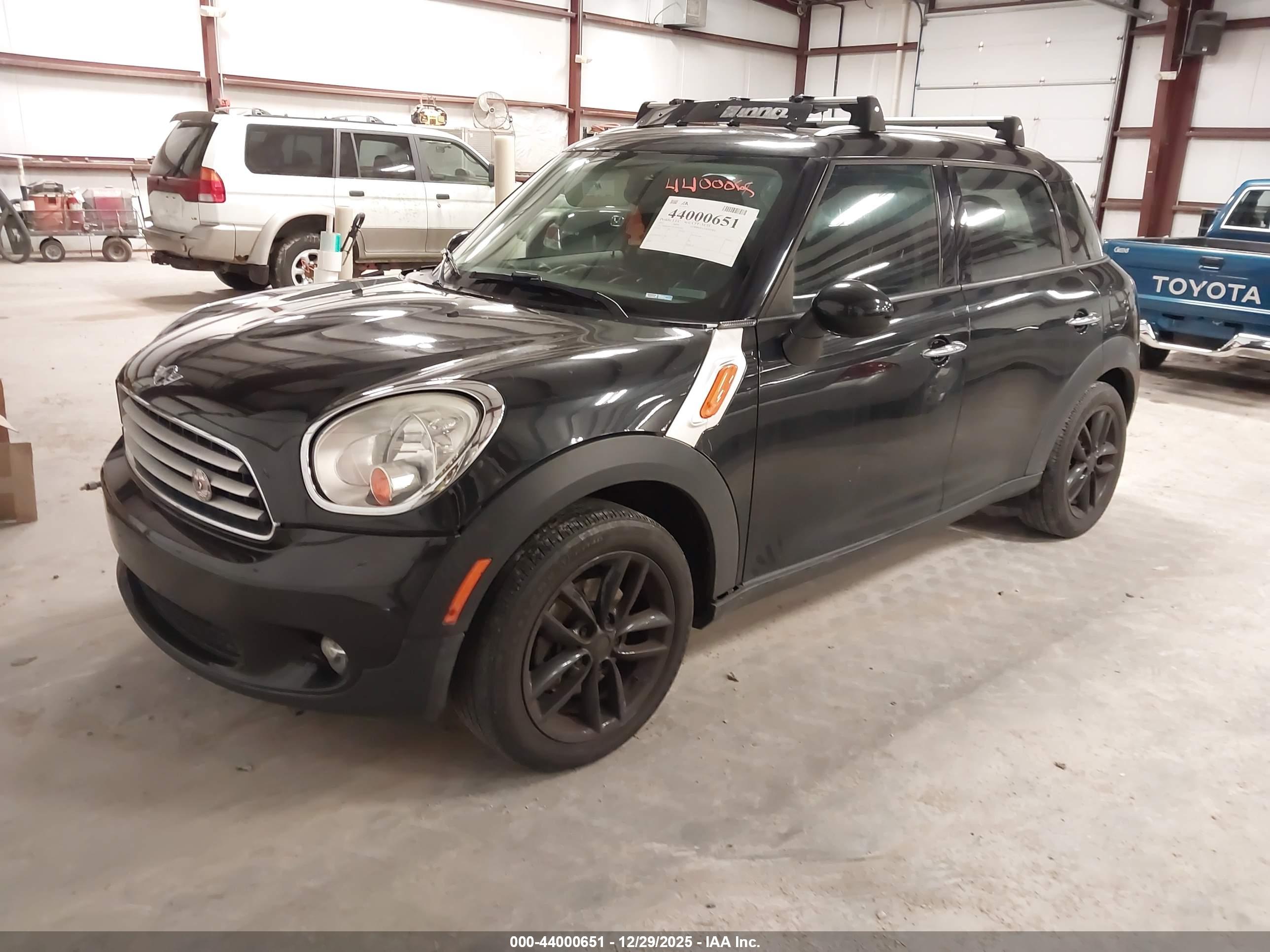 MINI COOPER image 2