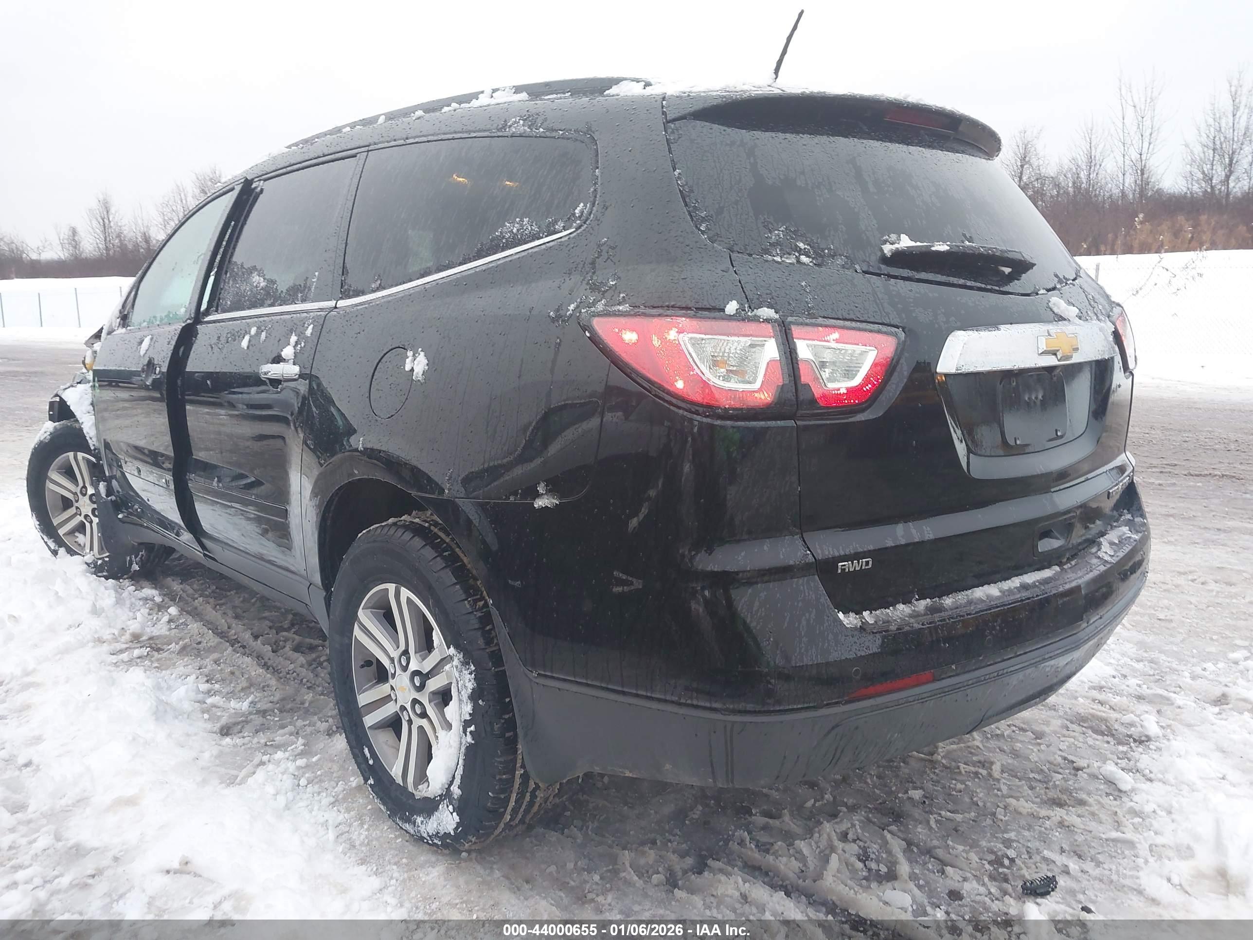 CHEVROLET TRAVERSE image 3