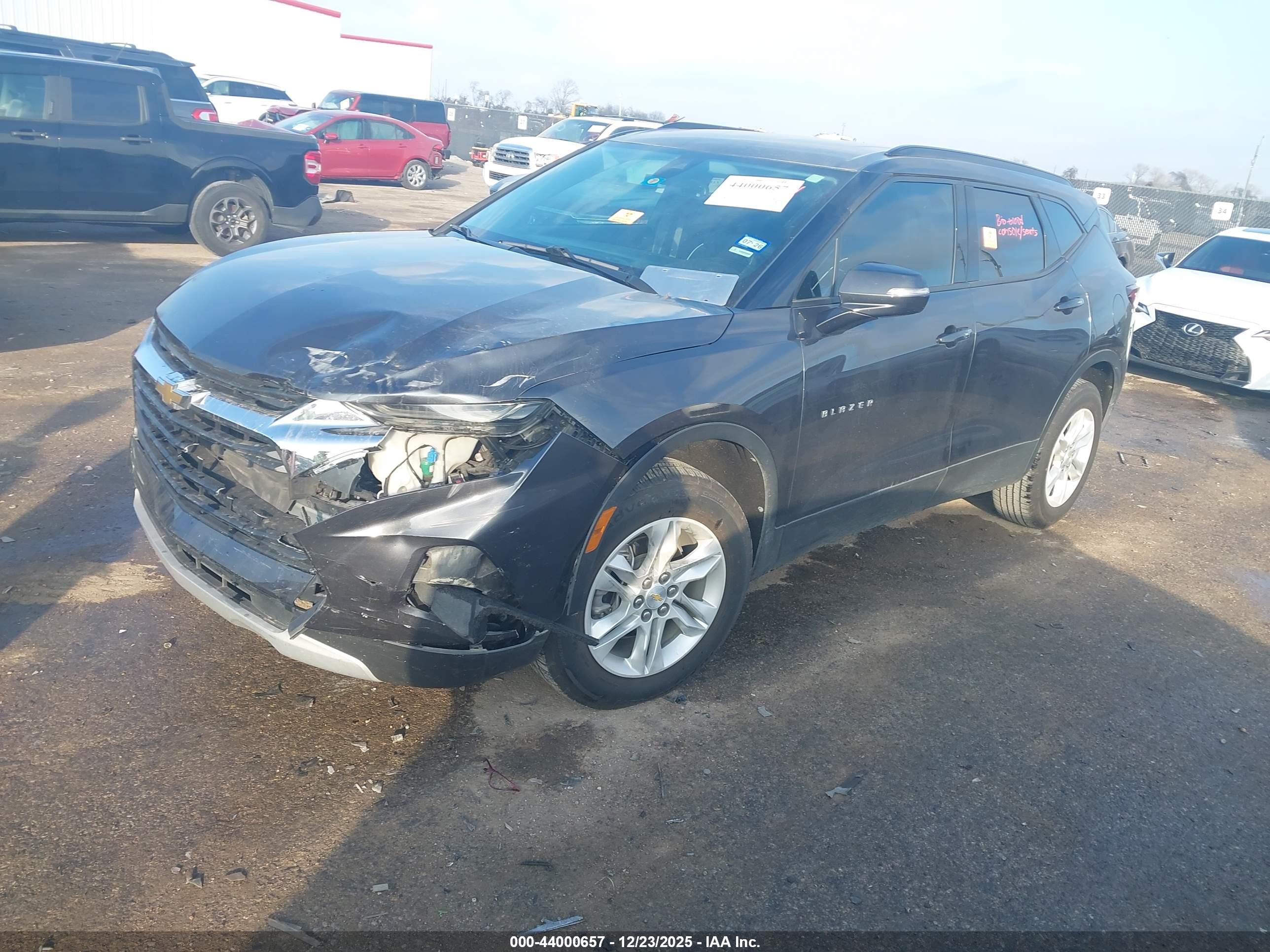 CHEVROLET BLAZER image 2