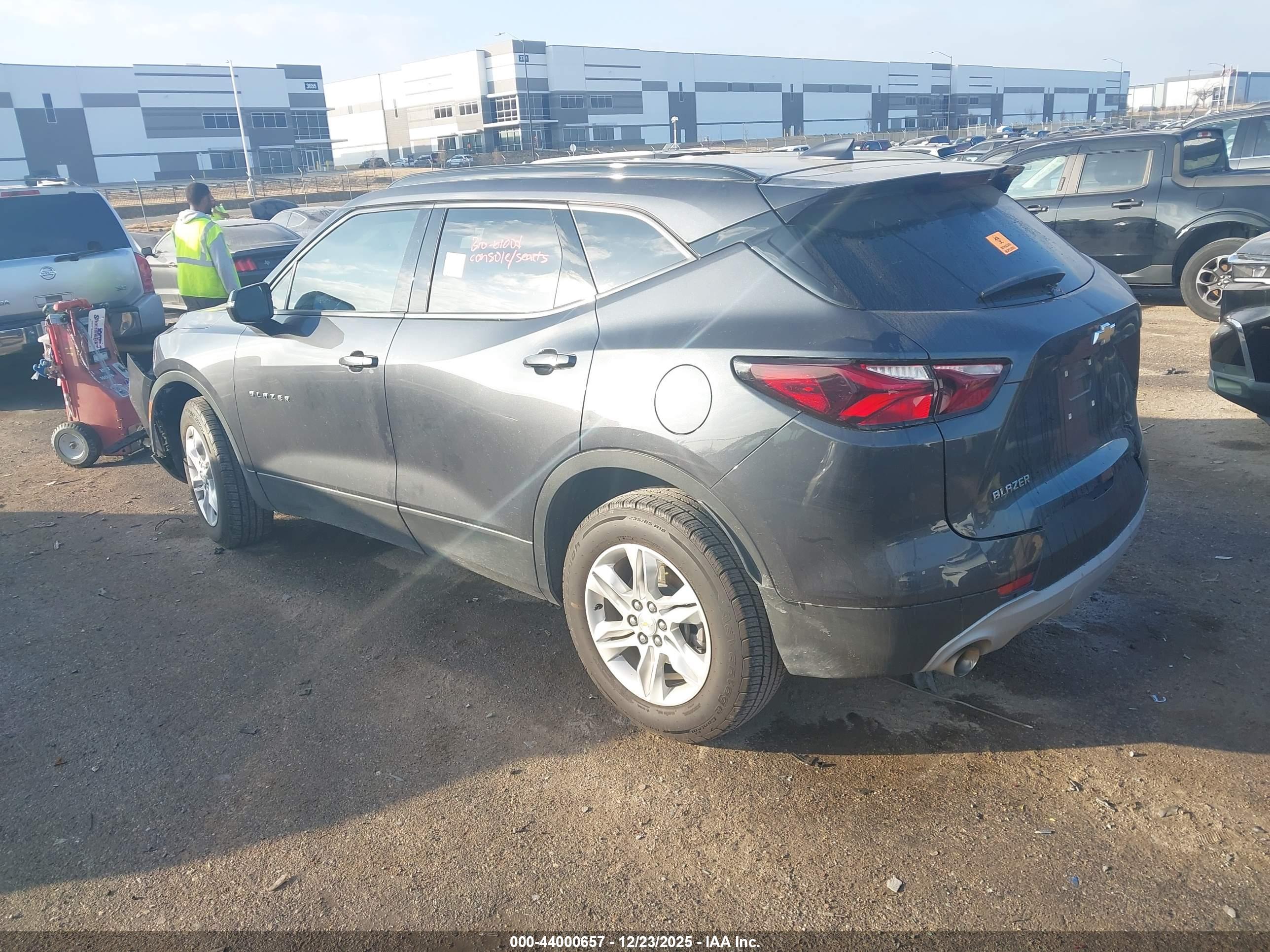 CHEVROLET BLAZER image 3