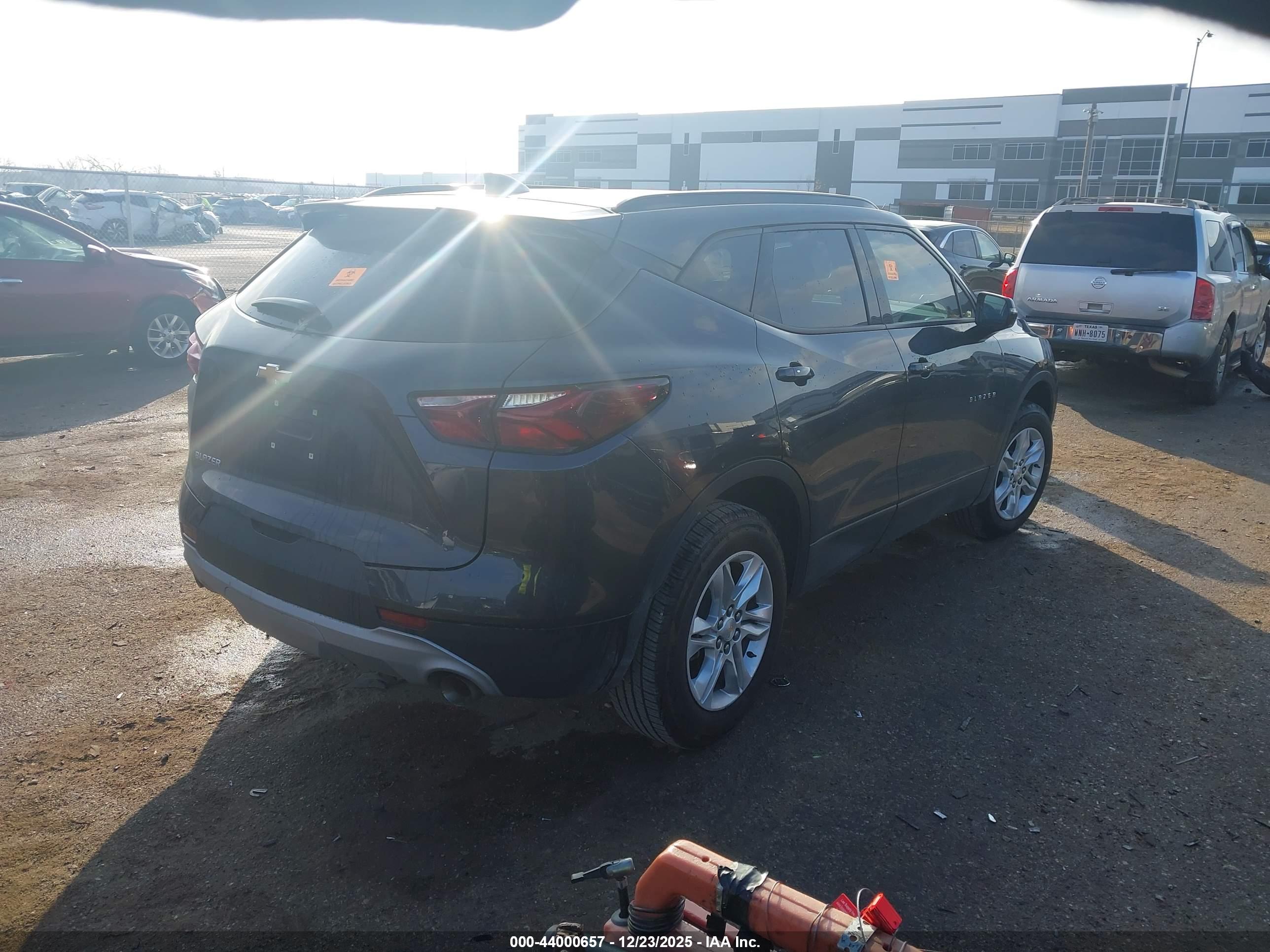 CHEVROLET BLAZER image 4
