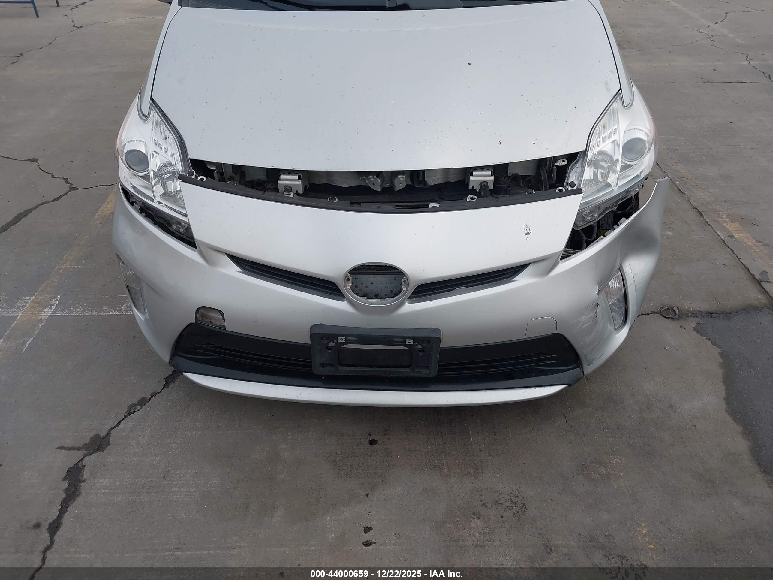 TOYOTA PRIUS image 6