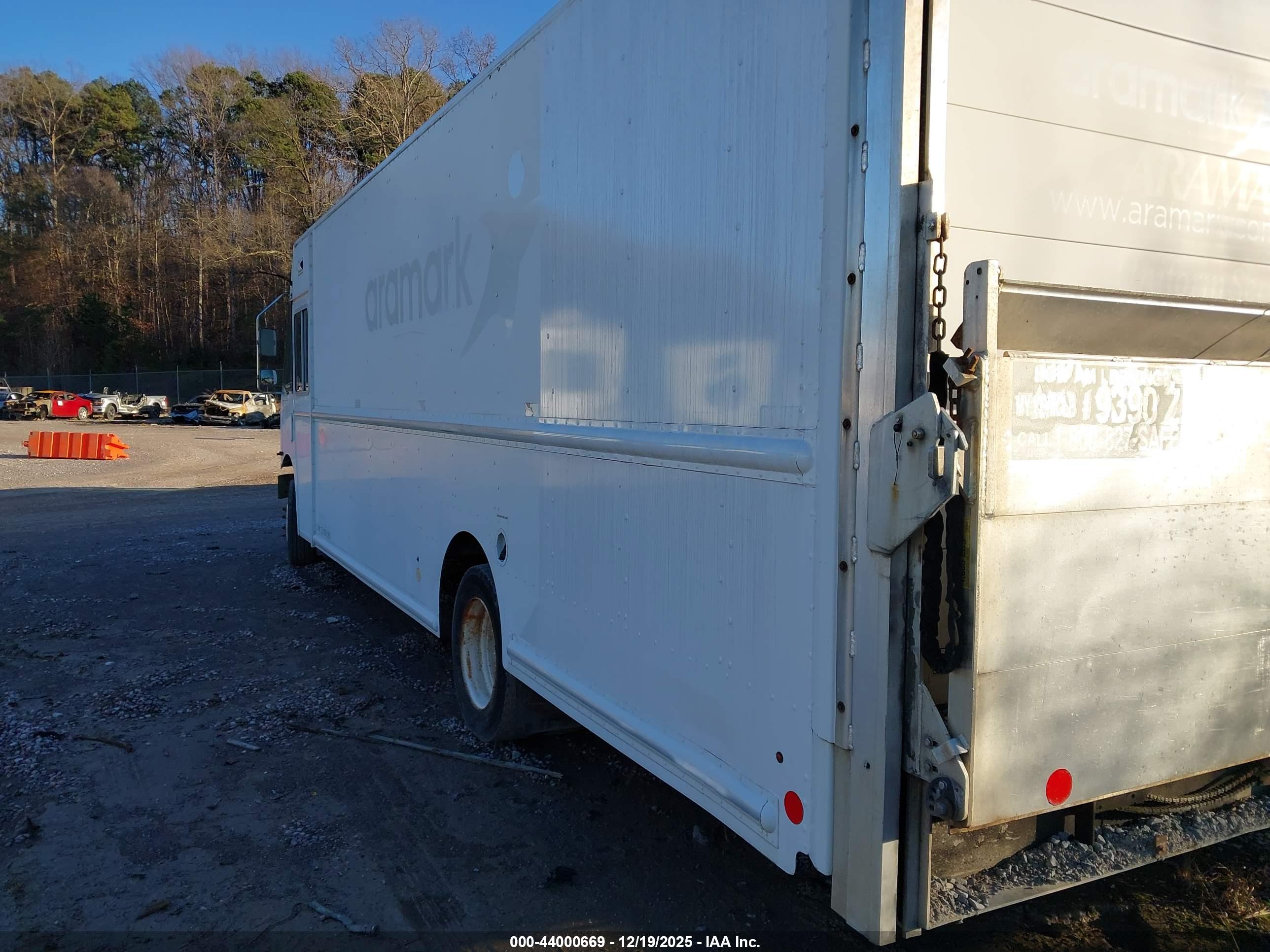WORKHORSE CUSTOM image 3