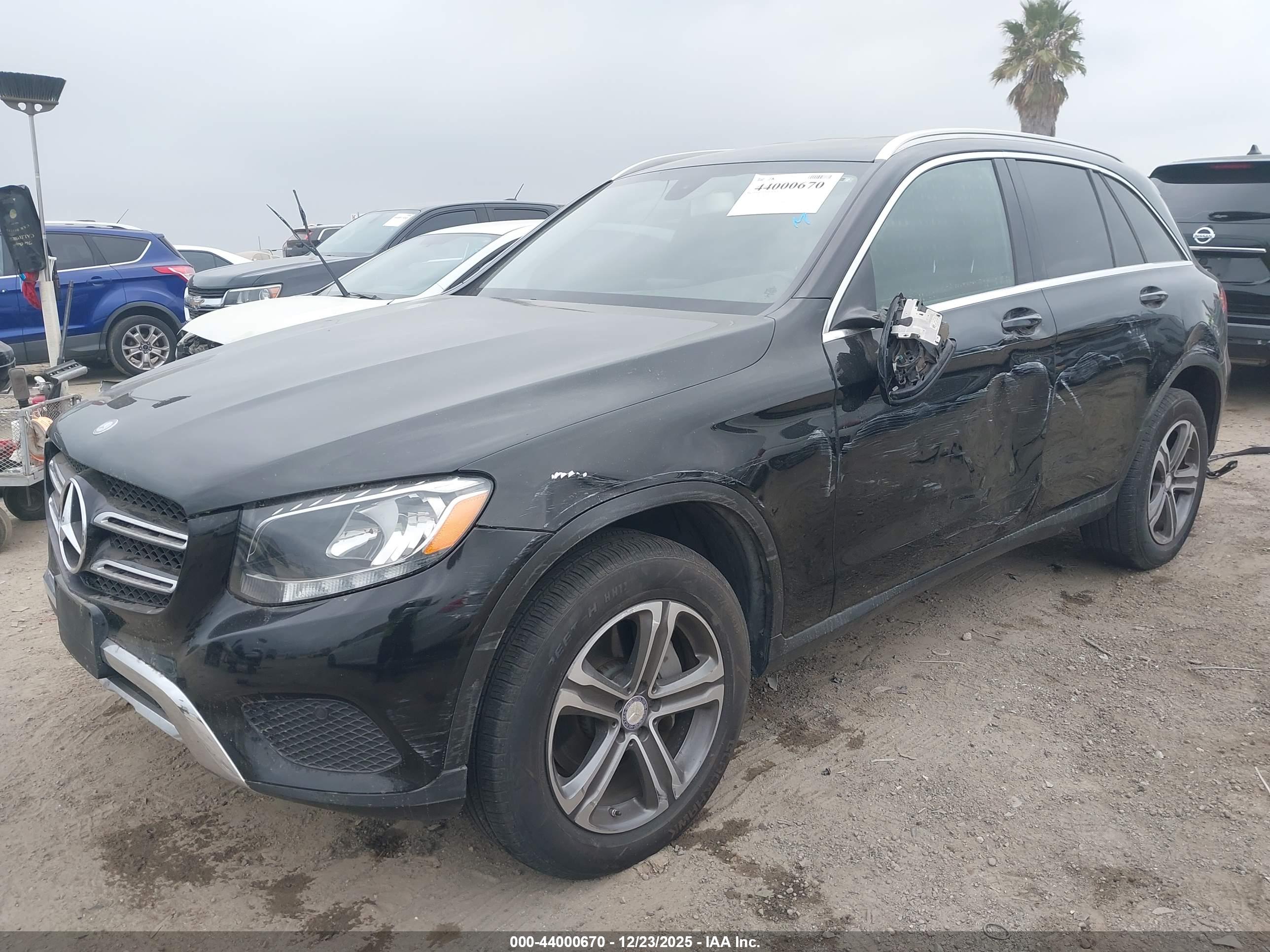 MERCEDES-BENZ GLC image 2