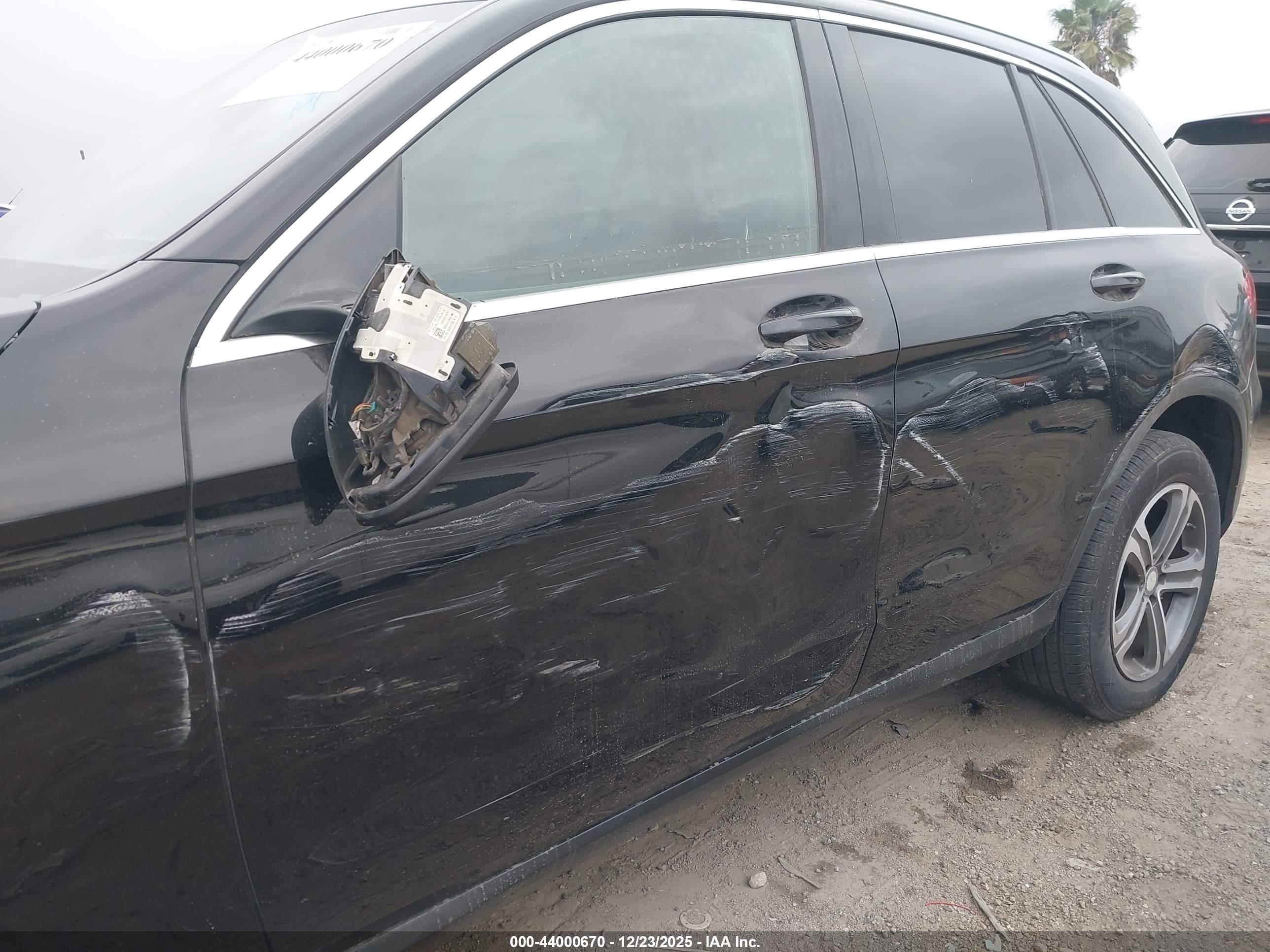 MERCEDES-BENZ GLC image 6