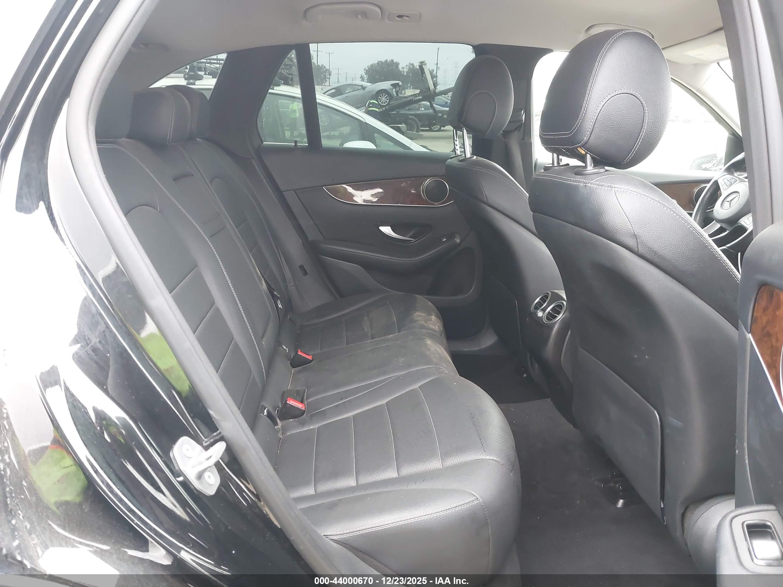 MERCEDES-BENZ GLC image 8