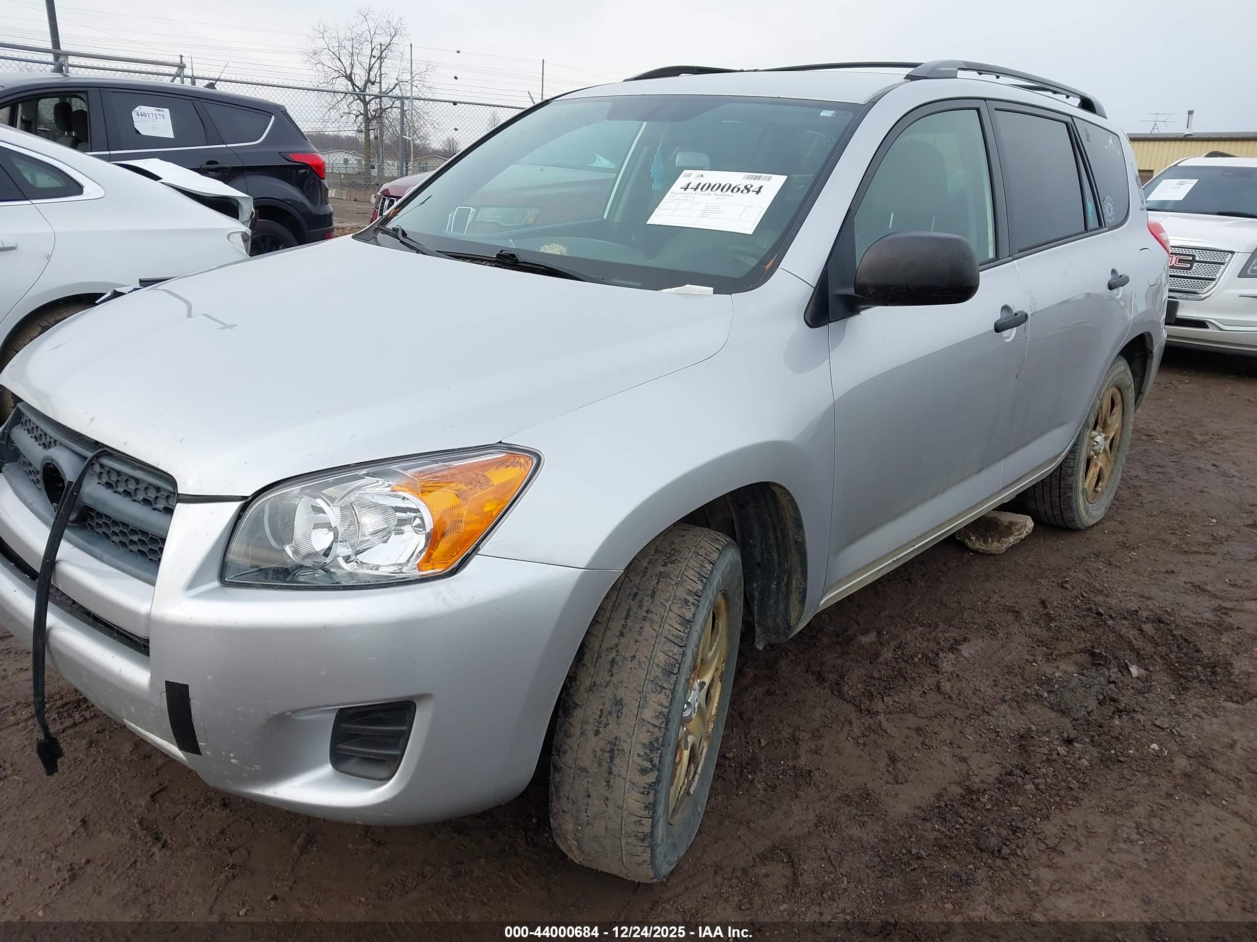 TOYOTA RAV4 image 2