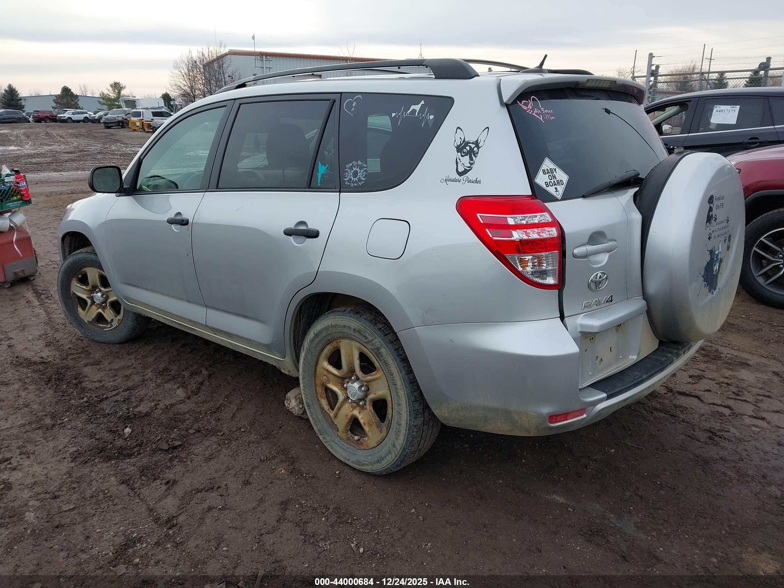 TOYOTA RAV4 image 3