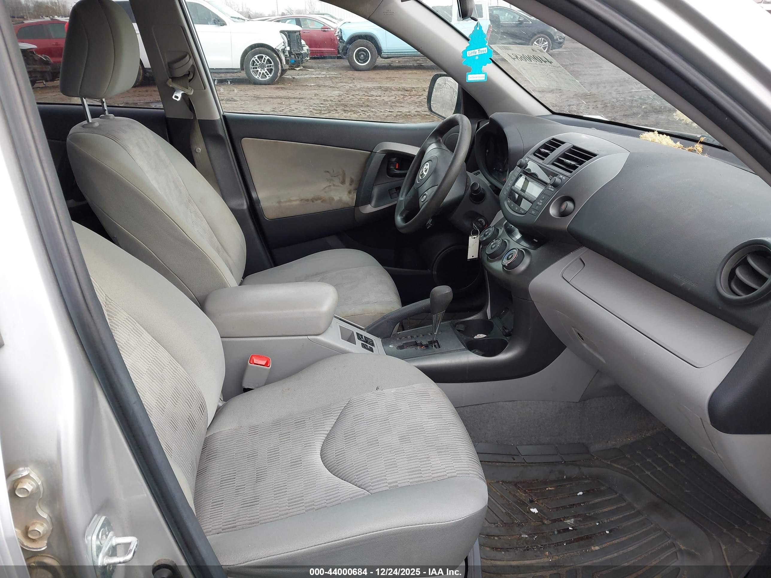 TOYOTA RAV4 image 5
