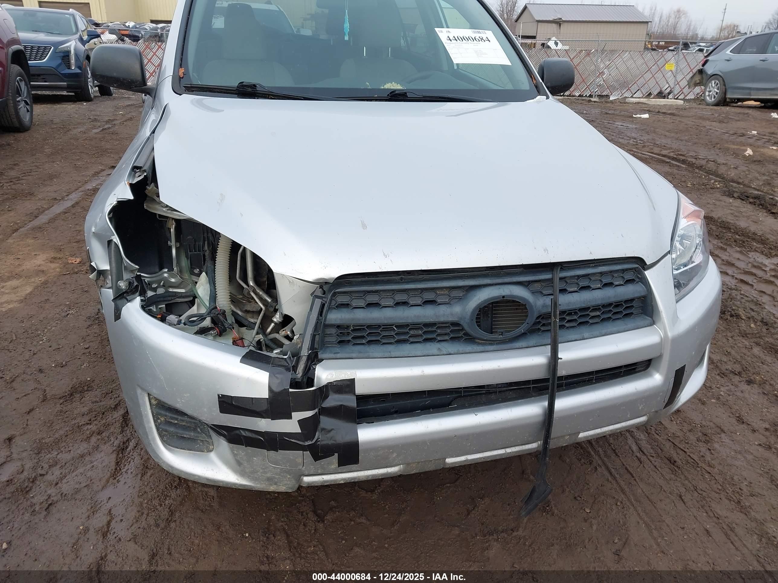 TOYOTA RAV4 image 6