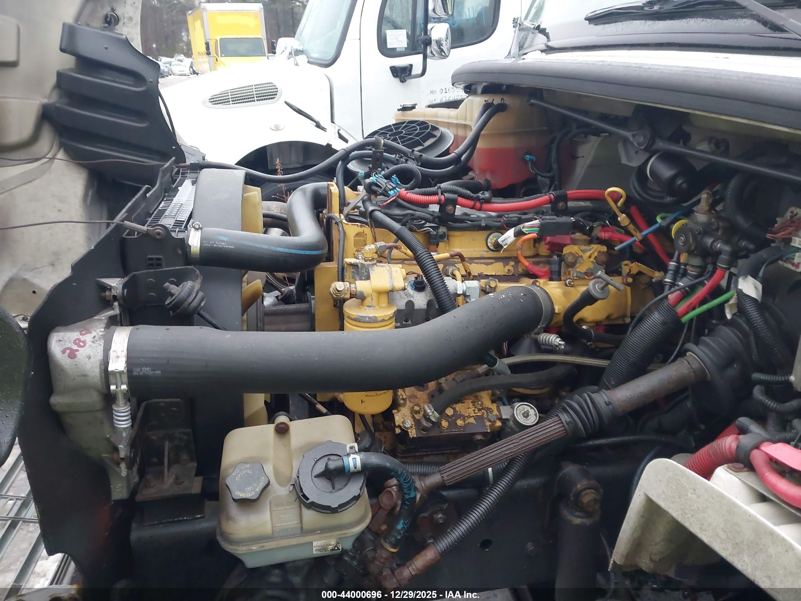 FREIGHTLINER M2 image 10