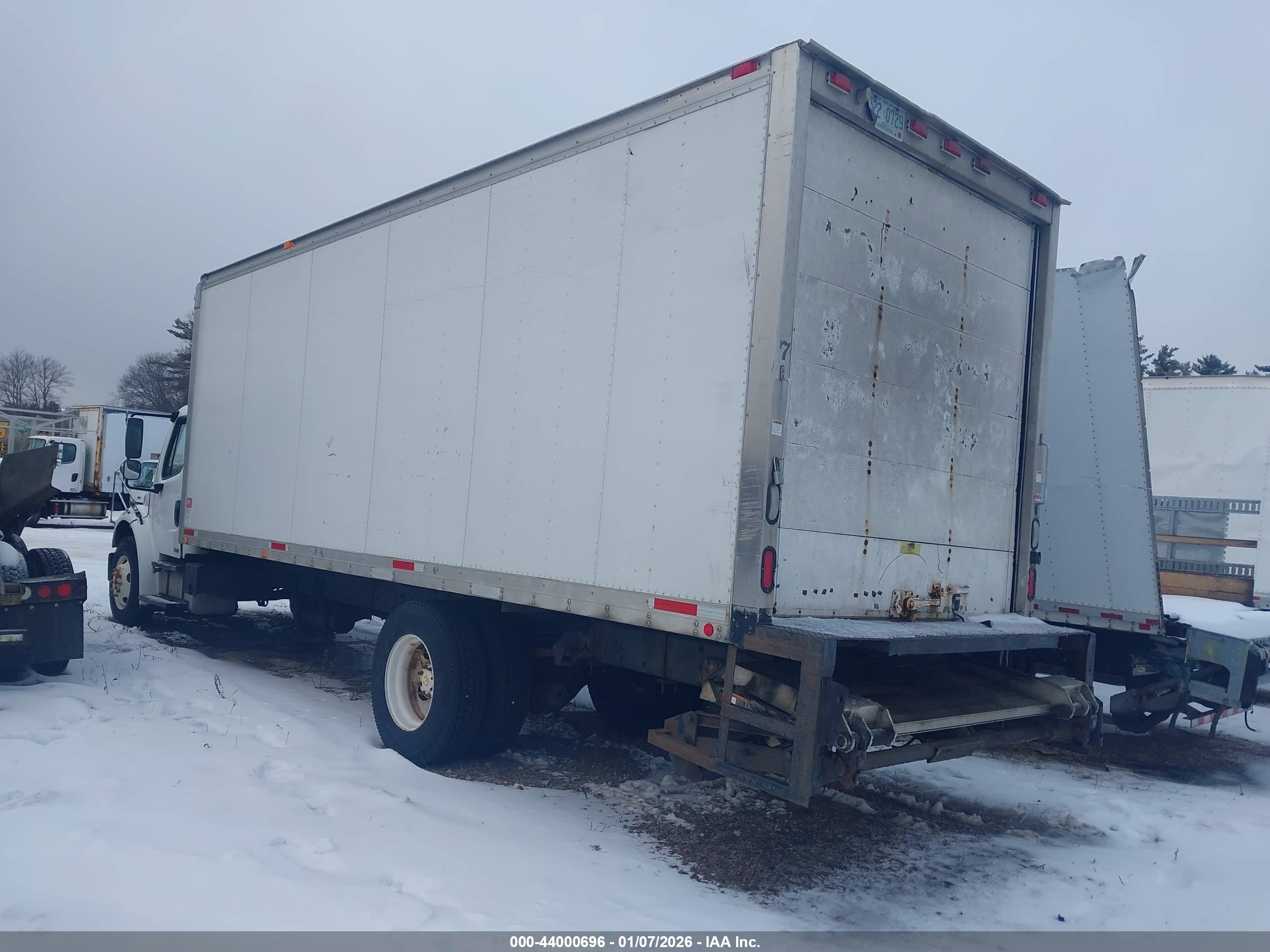 FREIGHTLINER M2 image 3