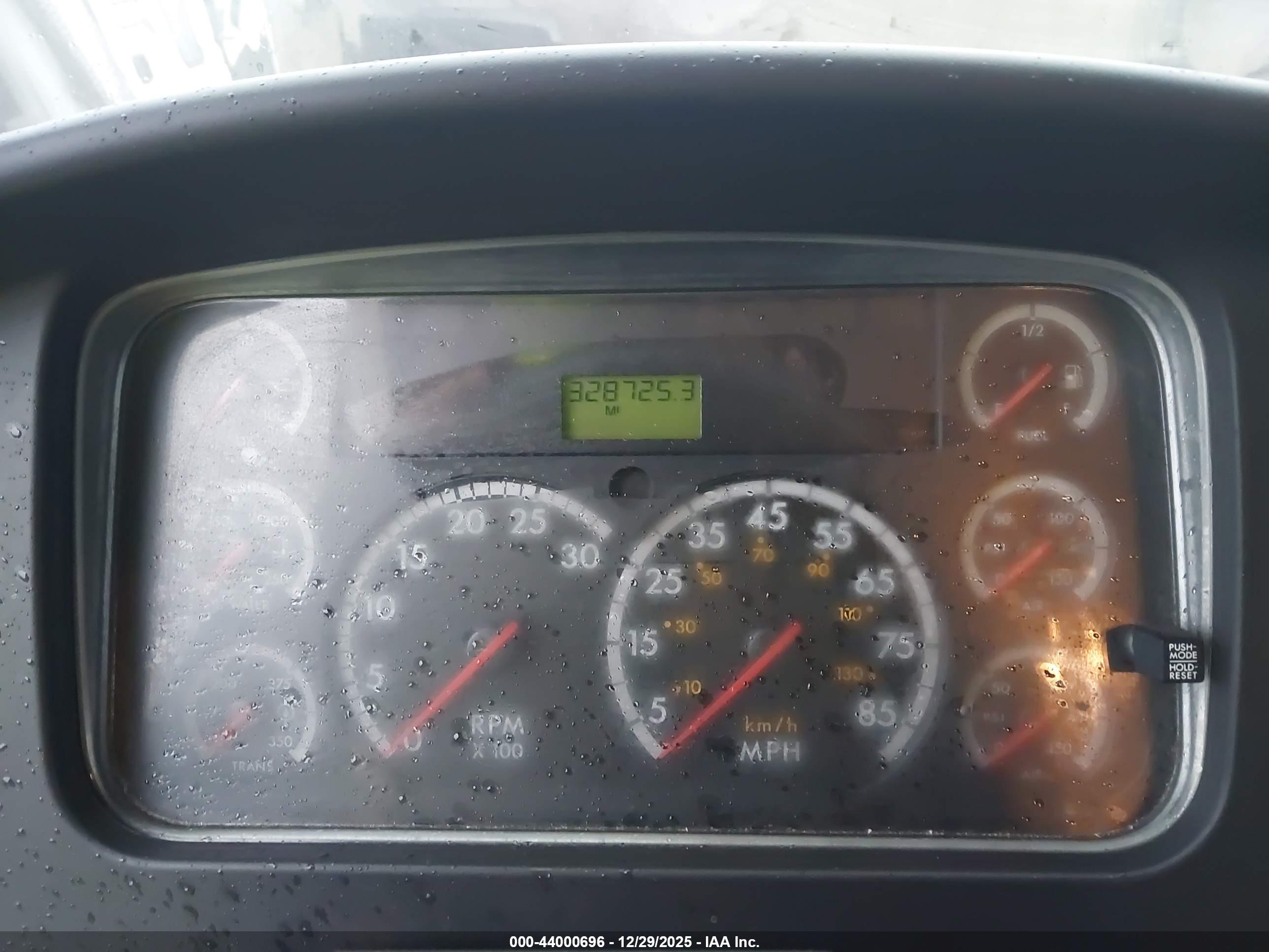FREIGHTLINER M2 image 6