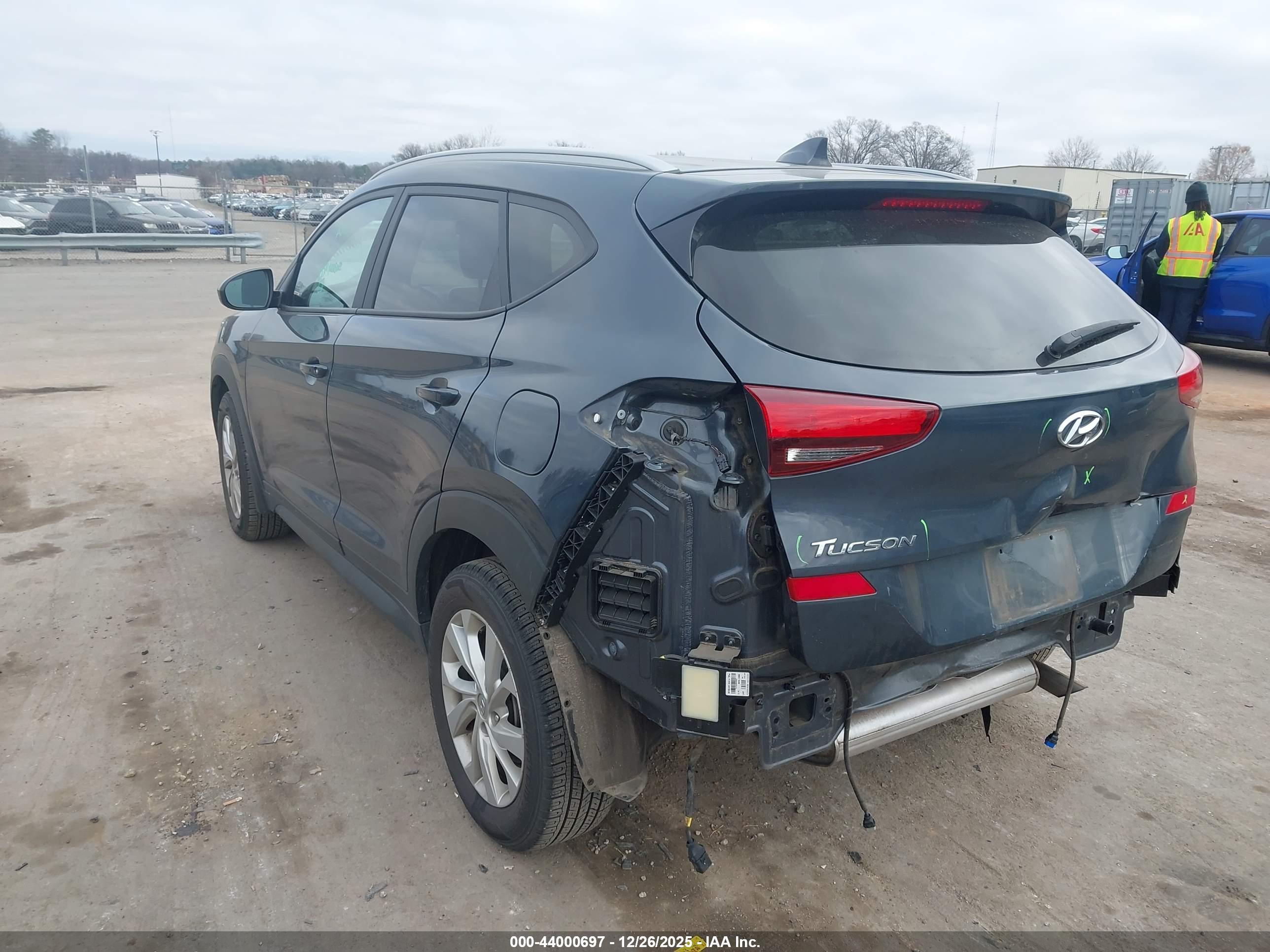 HYUNDAI TUCSON image 3