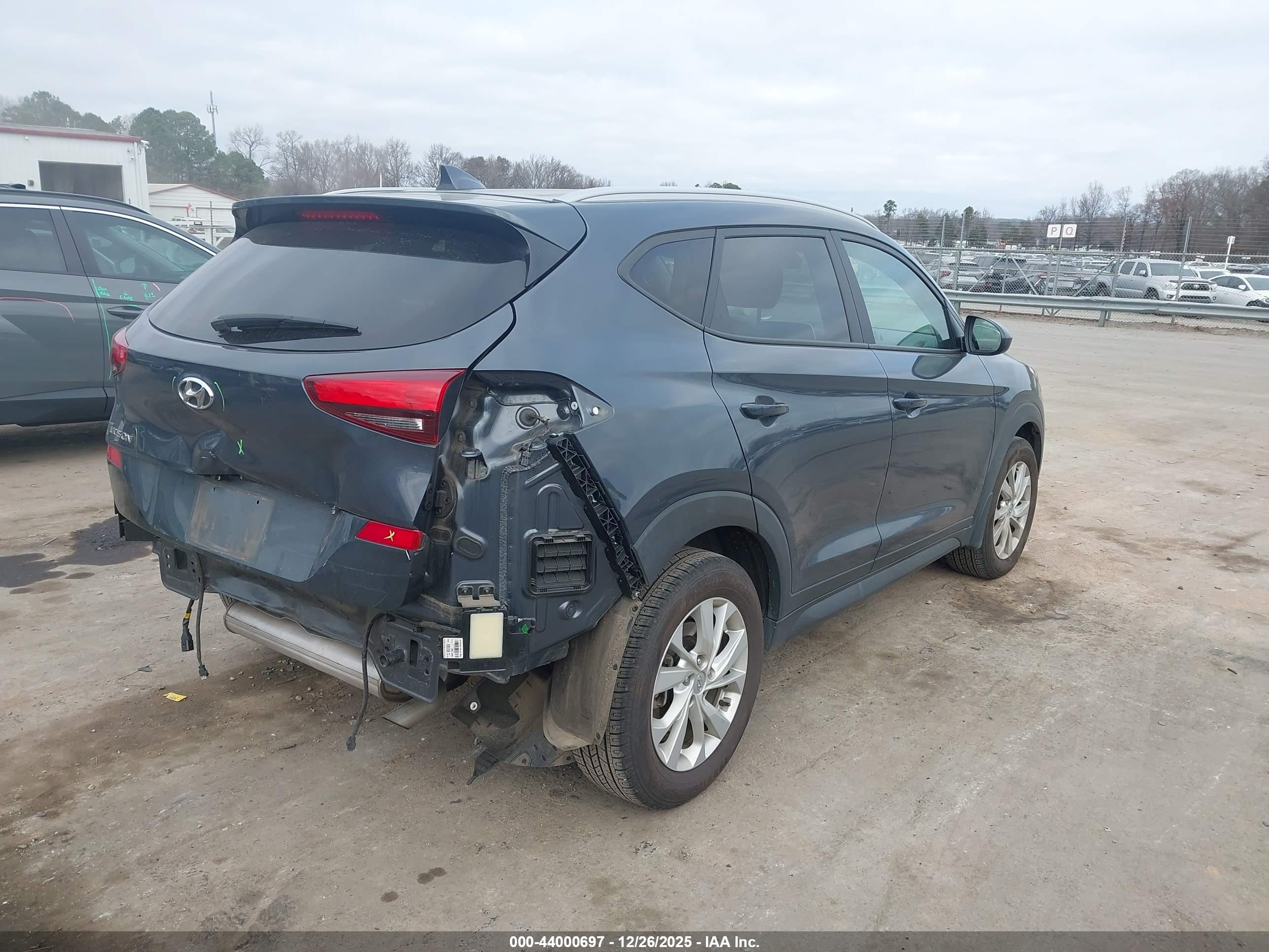 HYUNDAI TUCSON image 4