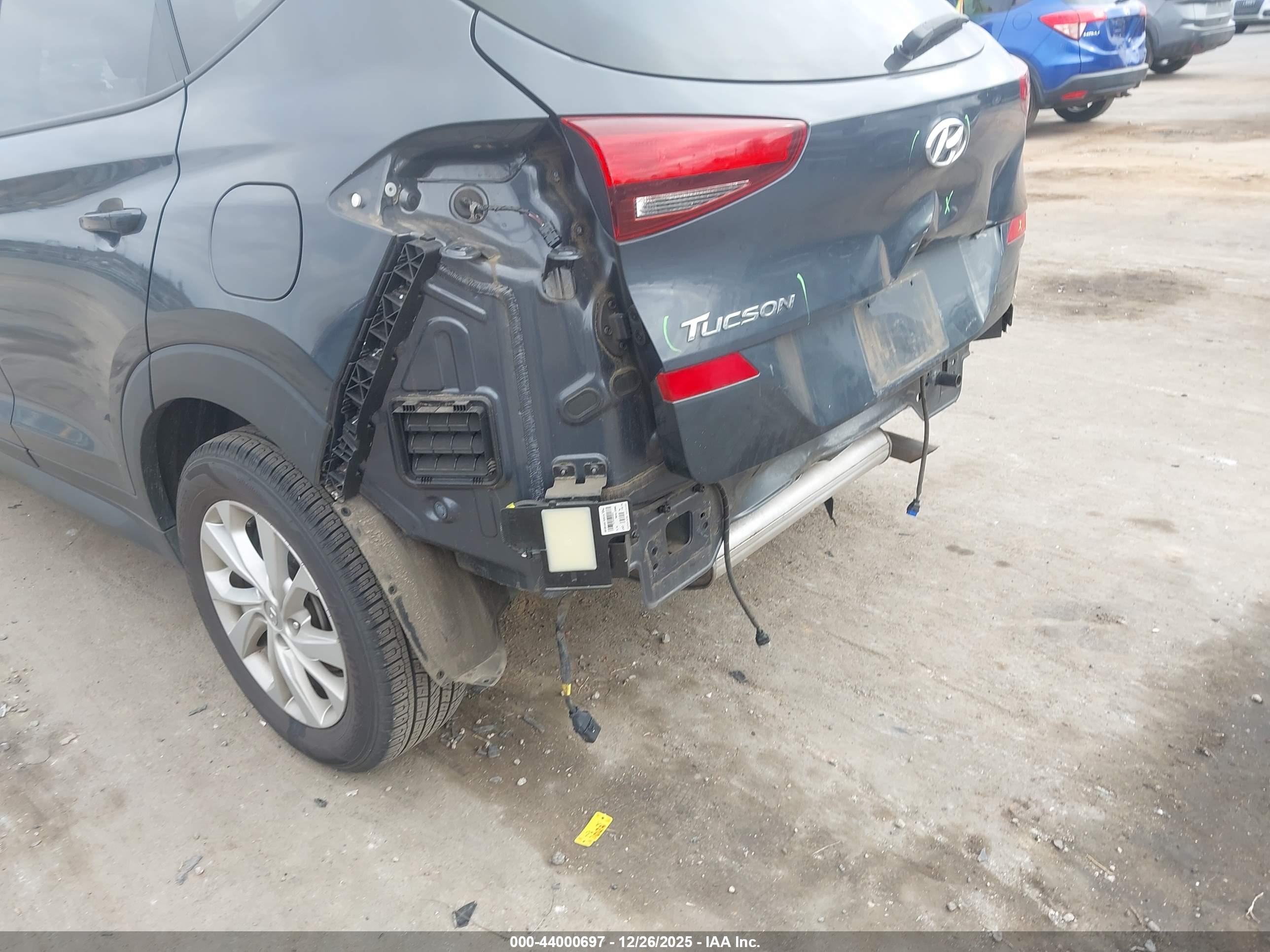HYUNDAI TUCSON image 6