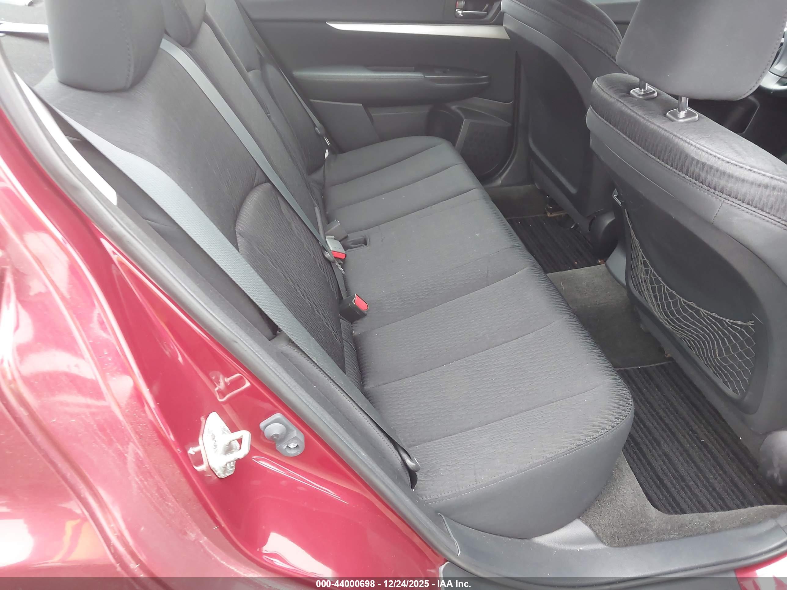 SUBARU LEGACY image 8