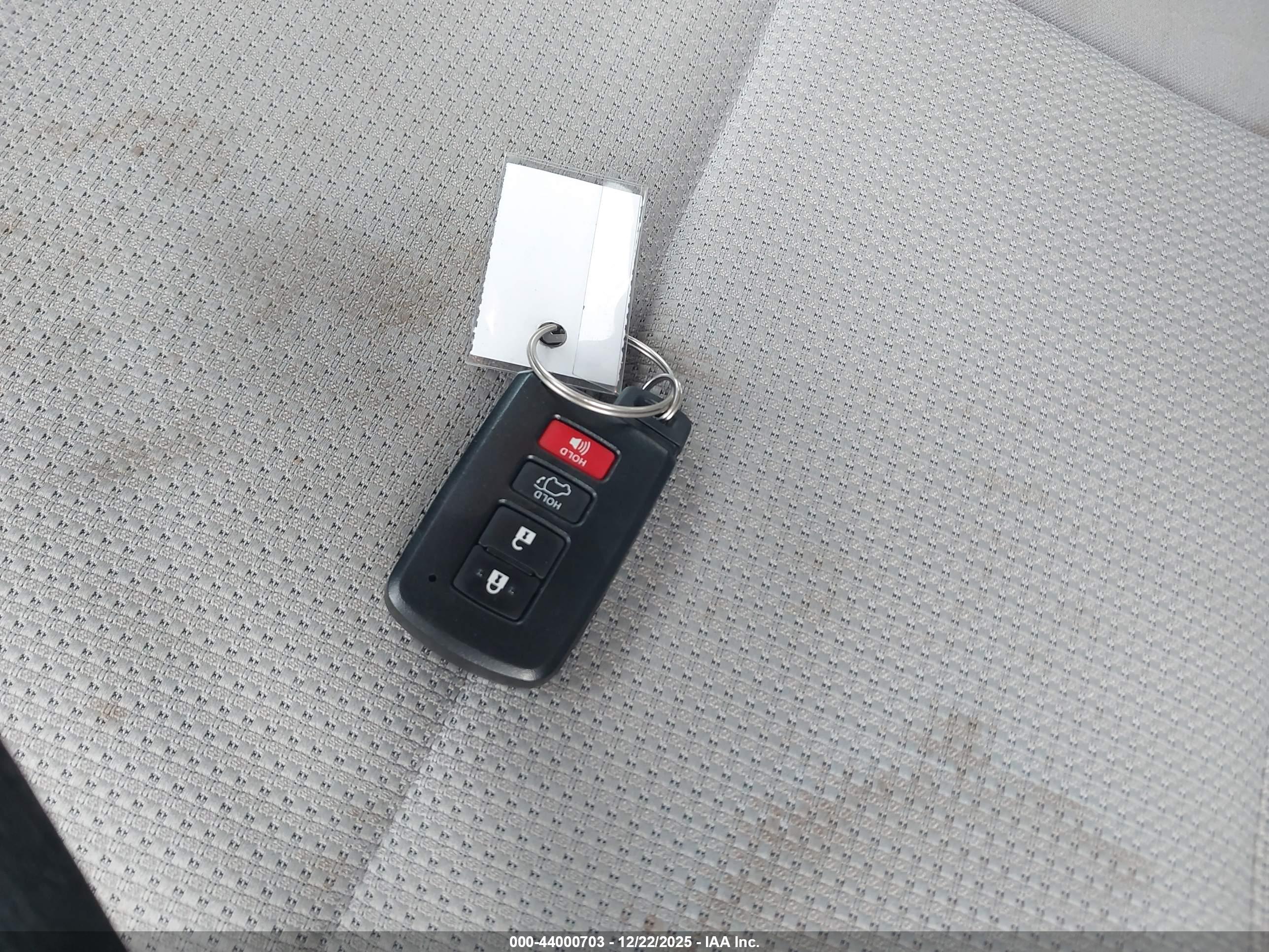 TOYOTA RAV4 image 11