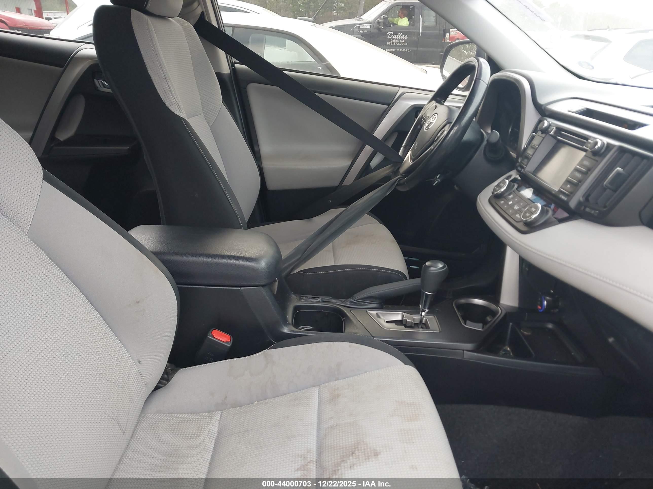TOYOTA RAV4 image 5