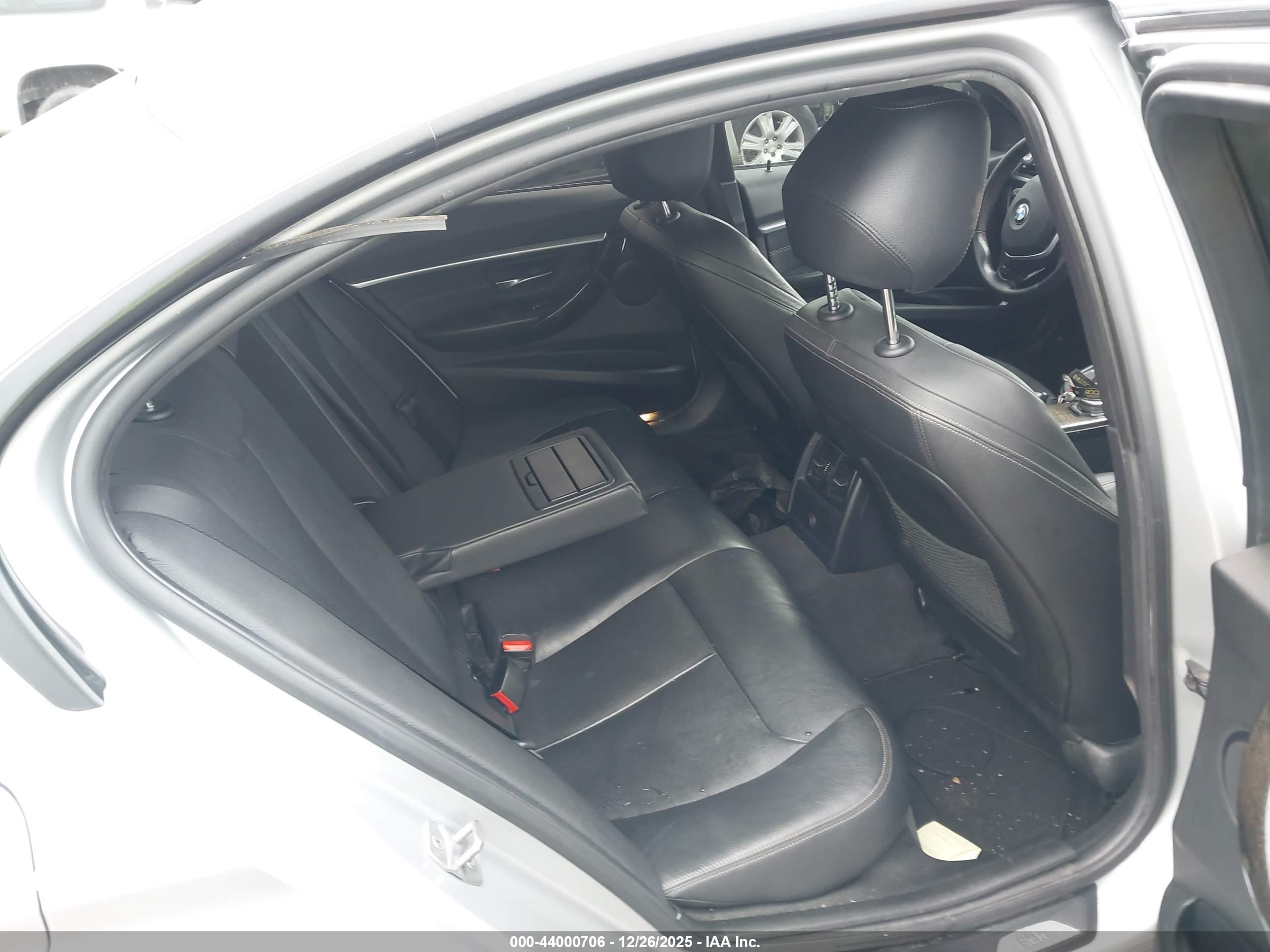 BMW 328I image 8