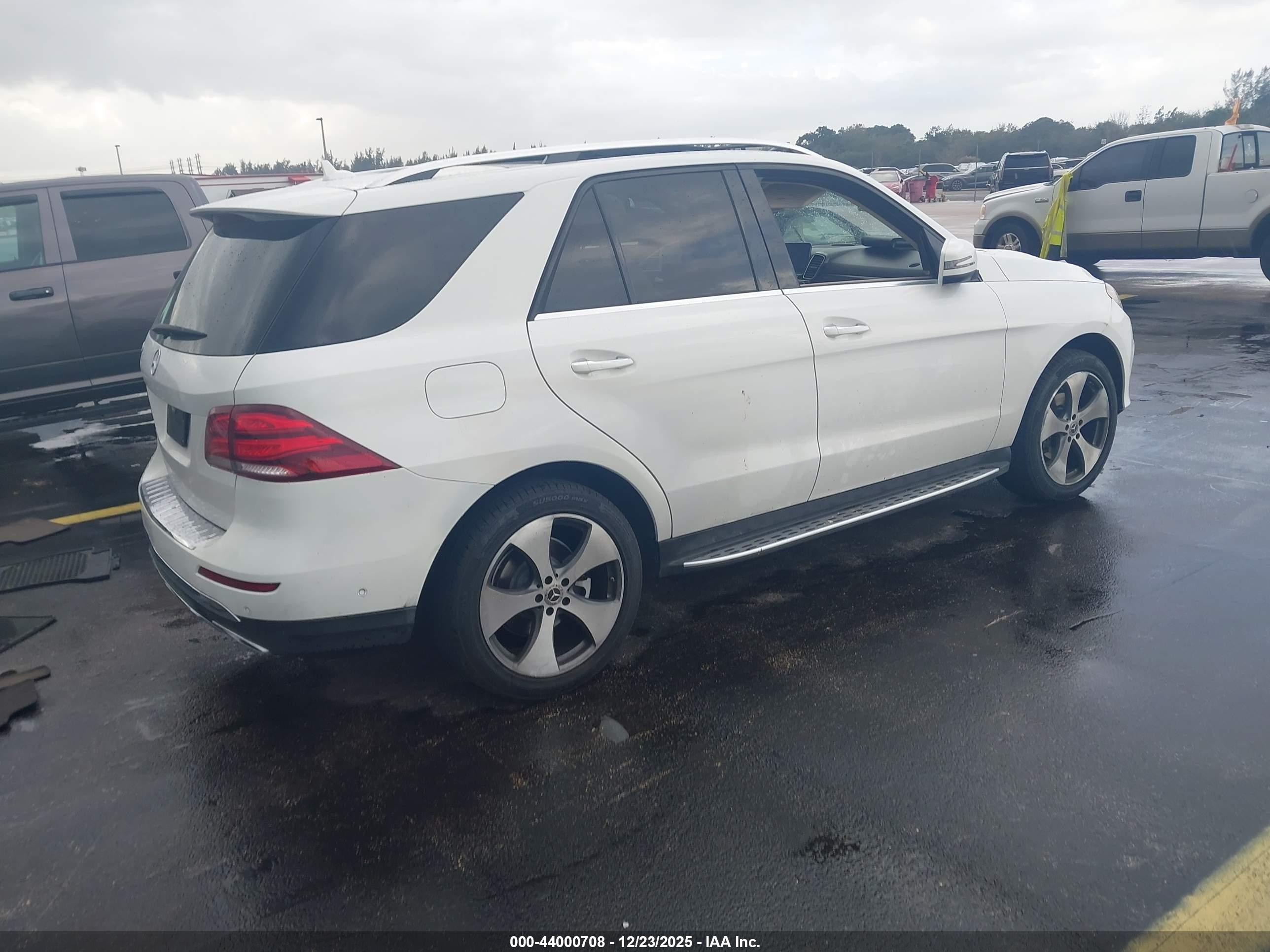 MERCEDES-BENZ GLE image 4