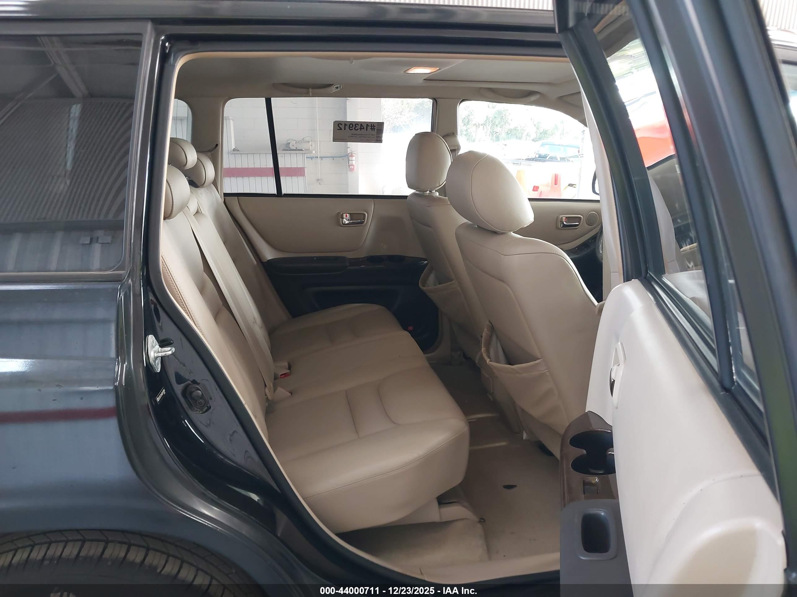 TOYOTA HIGHLANDER image 8