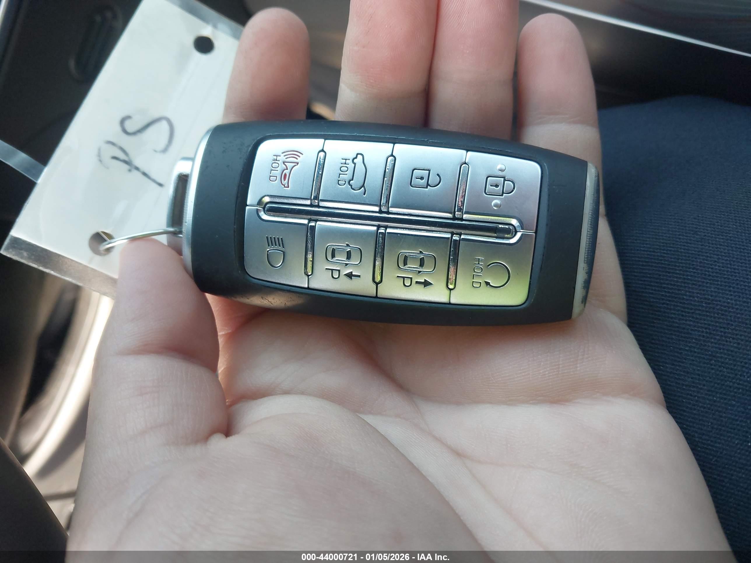 GENESIS GV70 image 11