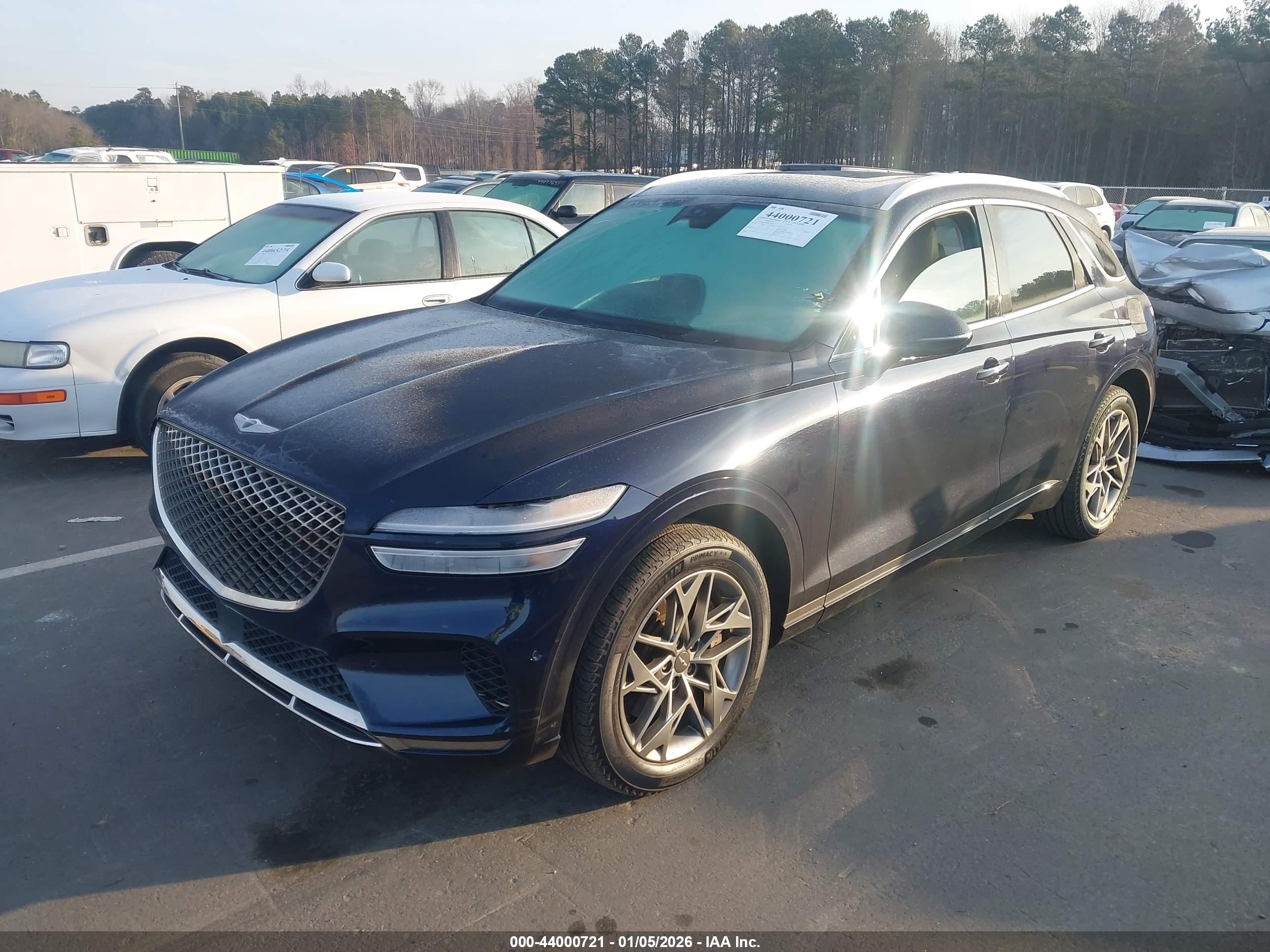 GENESIS GV70 image 2