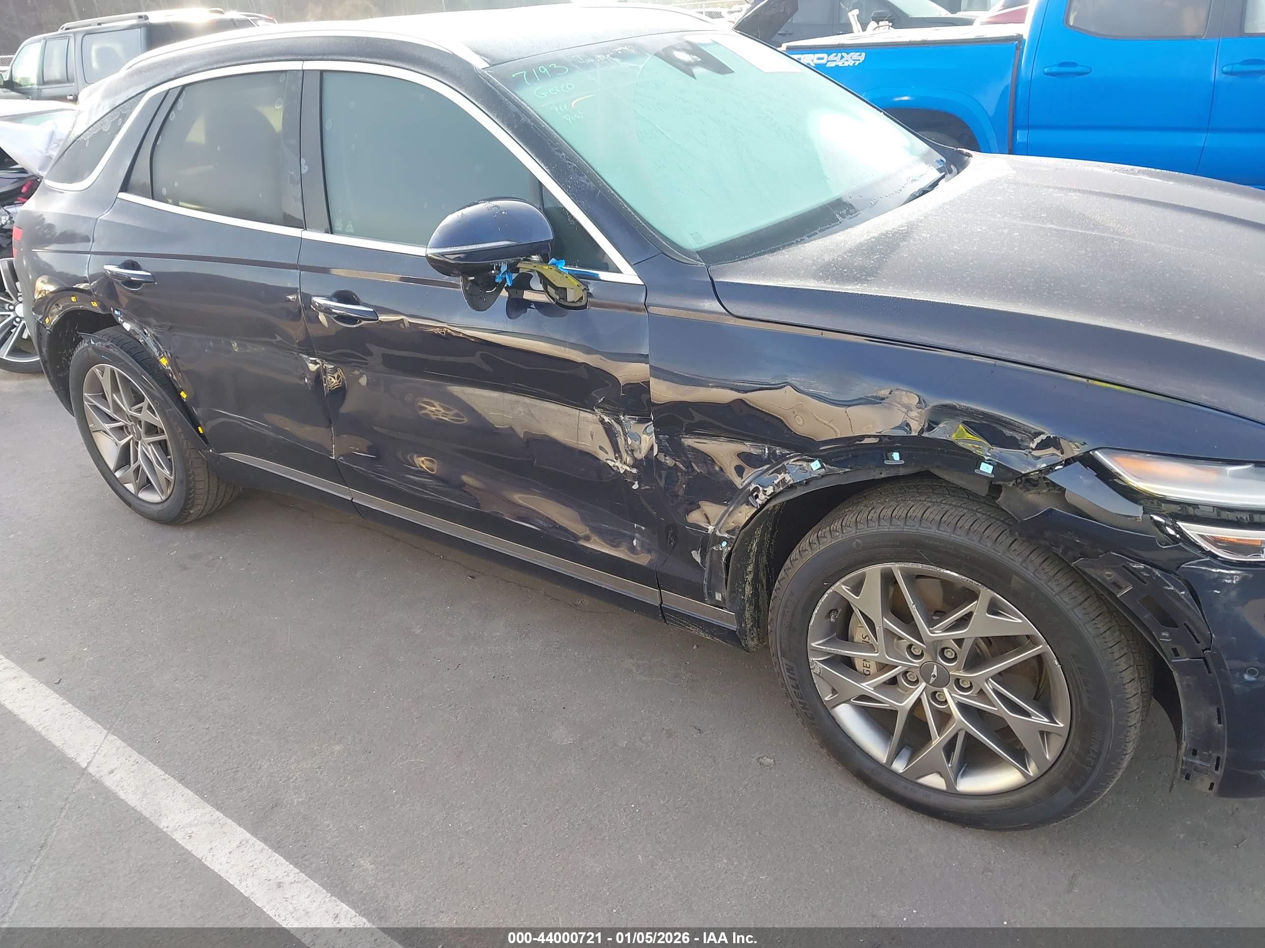 GENESIS GV70 image 6